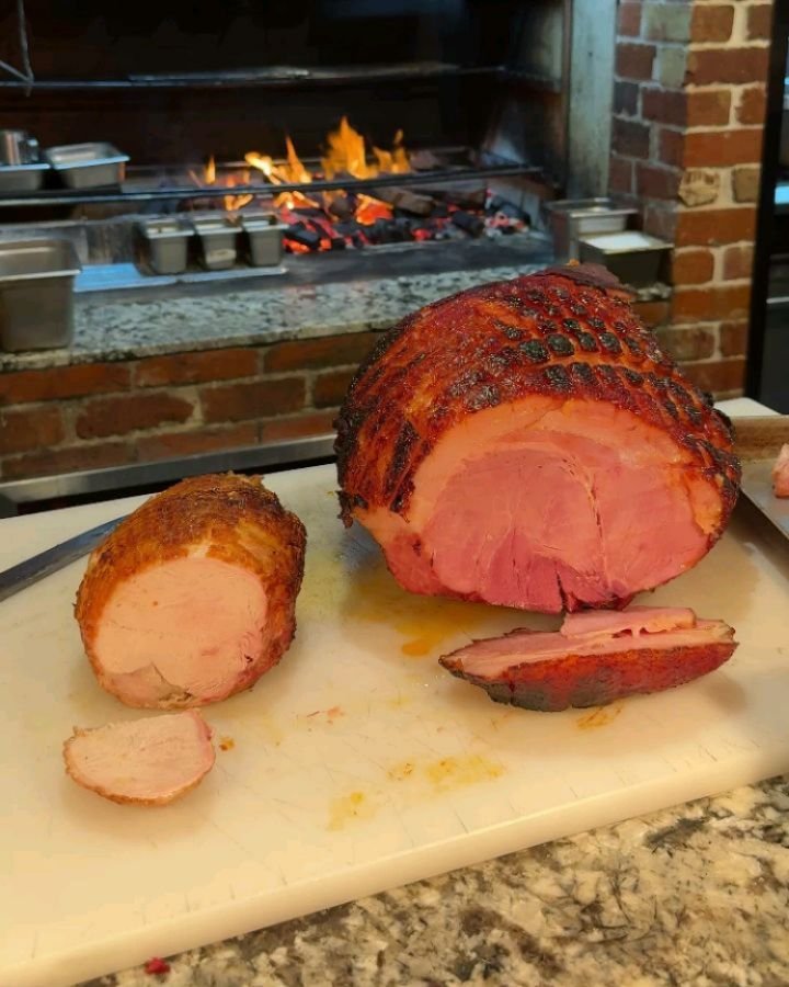Sunday Roast is going festive 🎄
We are serving a classic Christmas Roast for our final Sunday service on 21 December.

Glazed Black Label Berkshire leg ham, roast turkey, seasonal vegetables, Yorkshire pudding and plenty of gravy for $33. All done t