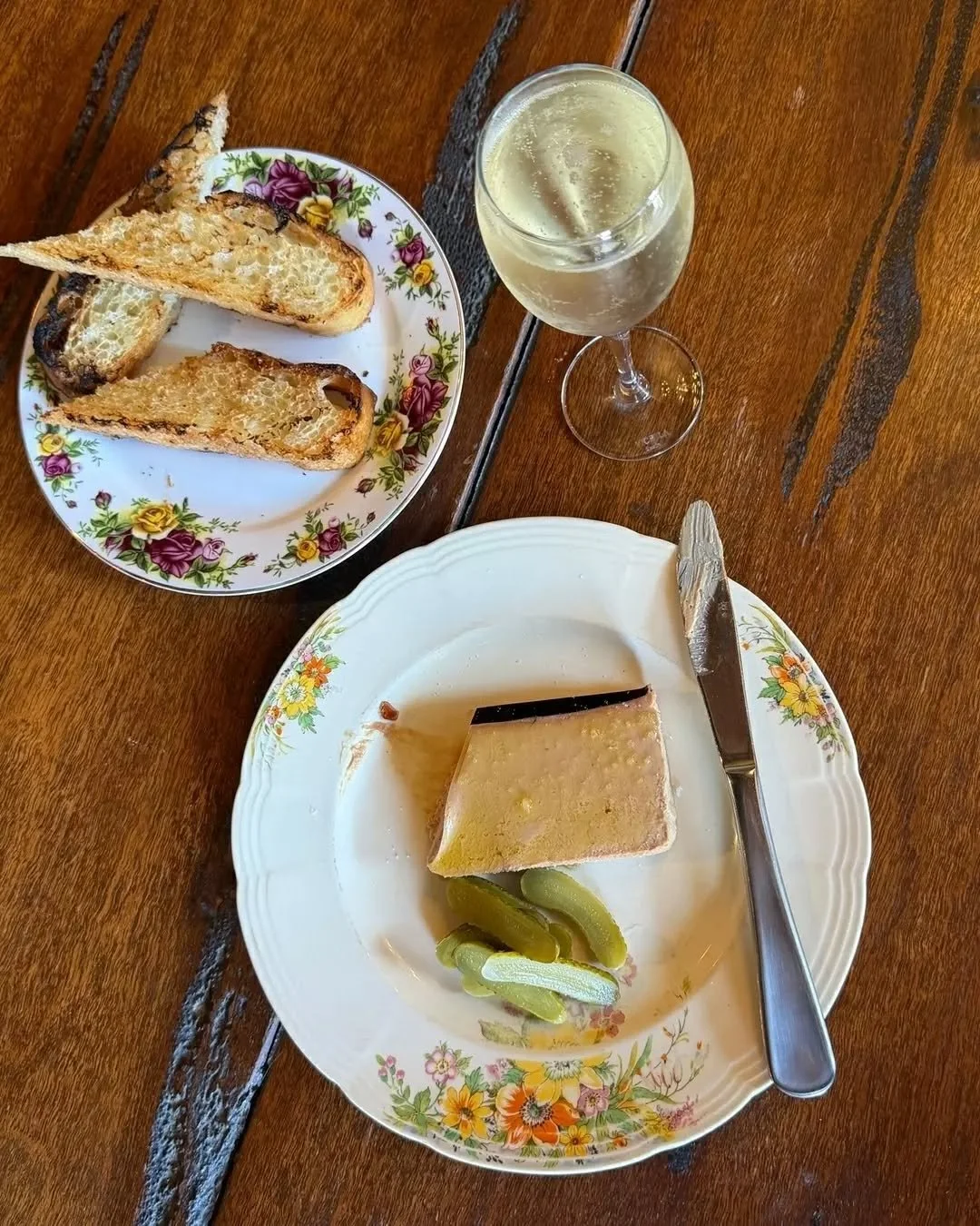 Duck and cognac parfait, port jelly, focaccia toasts + pickles 🍽️