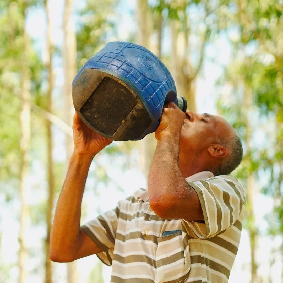 Behind the scenes of the orange juice industry in Brazil.

Brazil is the largest producer, the country dominates 75% of the world orange juice market.

For many workers, harvesting oranges is the only way to earn money to support their families.

A d