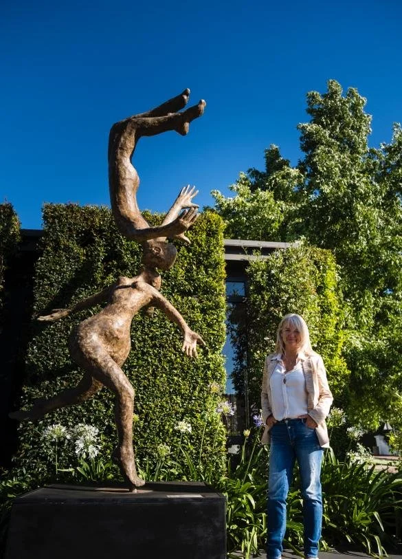 Carmen Clews - The Divine Kiss - Bronze - 330 x 155 x 124.5 cm - ZAR 1 375 000 excl VAT - Edition of 5 