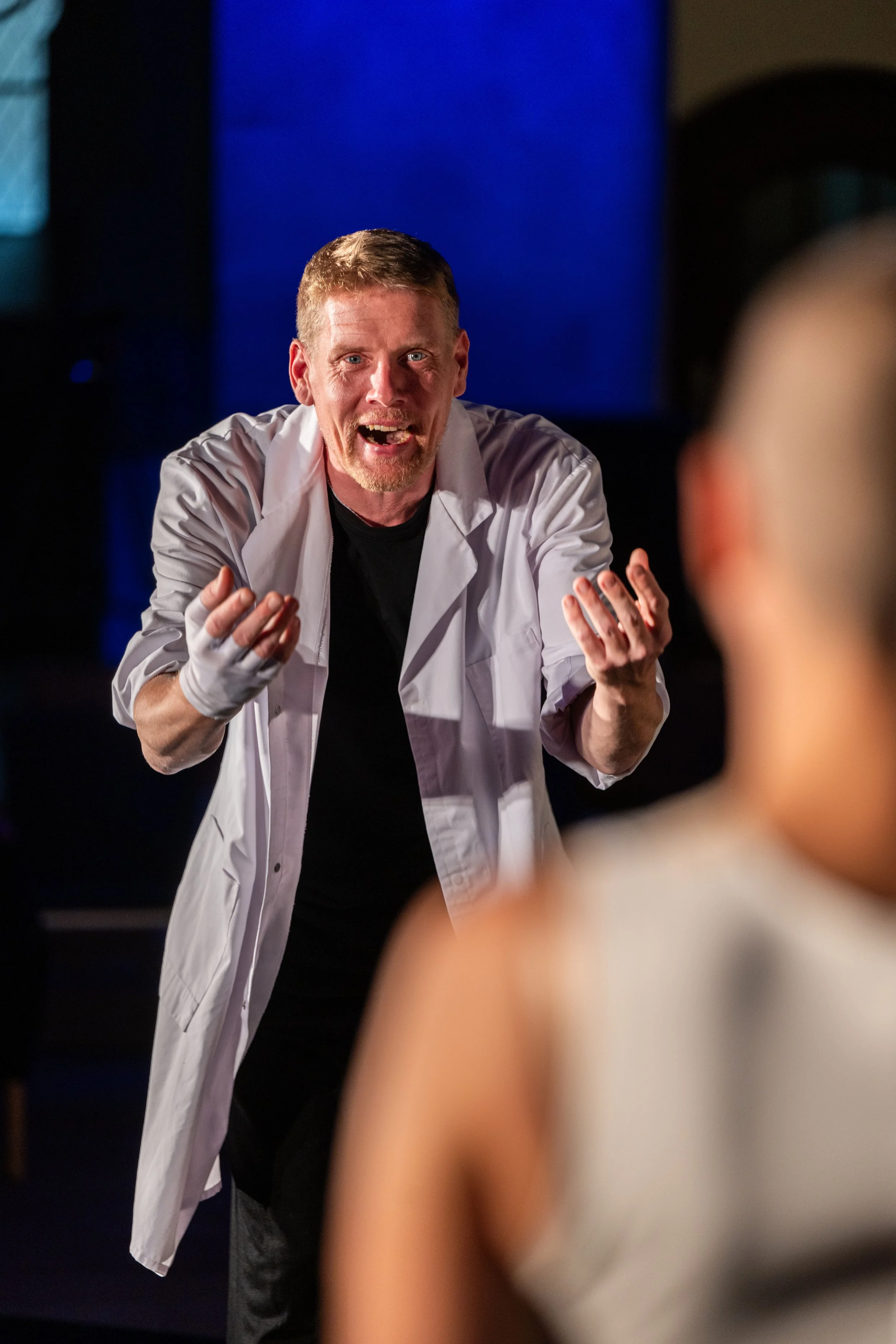 Frankenstein KI. Gruselklassiker kombiniert mit Künstlicher Intelligenz. Jochen Gehle, Lena Wencke. Kammerspiele Magdeburg