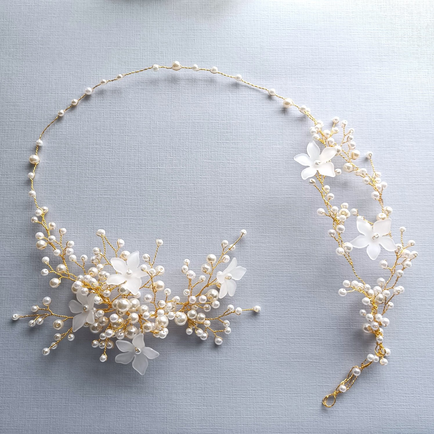 Opal+white+Lucite+flower+creamwhite+pearl+bridal+headpiece-PRL-SSLY-V2-20250621_110532.jpg