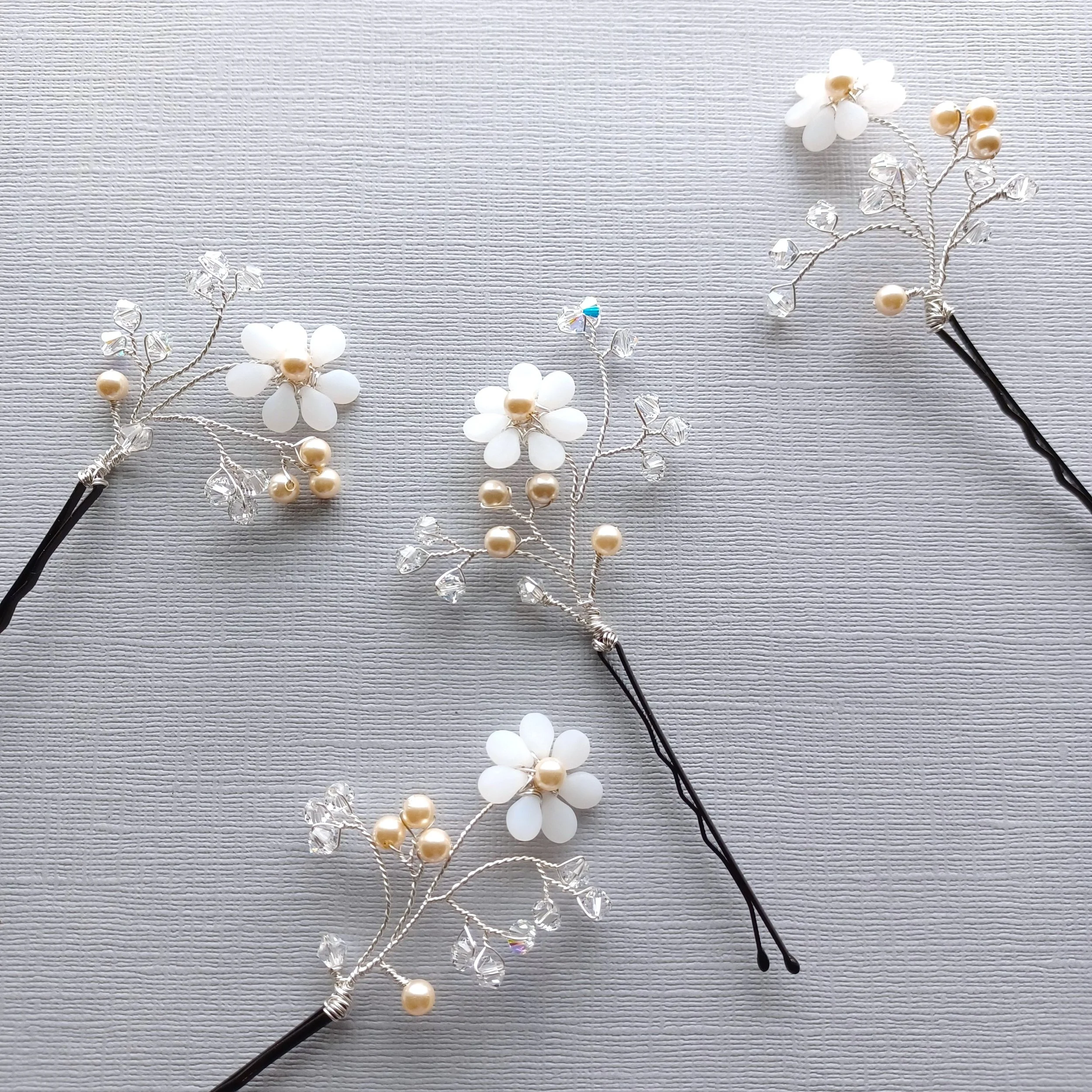 white-petal-flower-bridal-wedding-hairpin-accessories-handmade-by-BeadyBride-UK-20240902-252627-LRNE-1.jpg