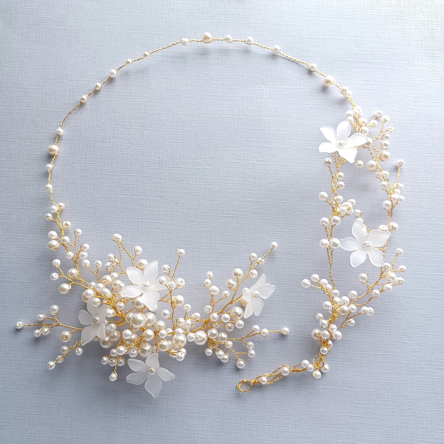 Opal+white+Lucite+flower+creamwhite+pearl+bridal+headpiece-PRL-SSLY-V2-20250621_110544.jpg