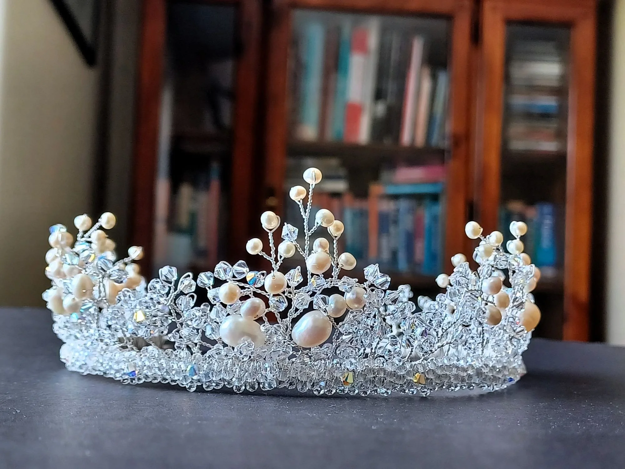 sparkling+crystal+ivory+pearl+bridal+tiara+accessory-SNOWFLAKE-3.jpg
