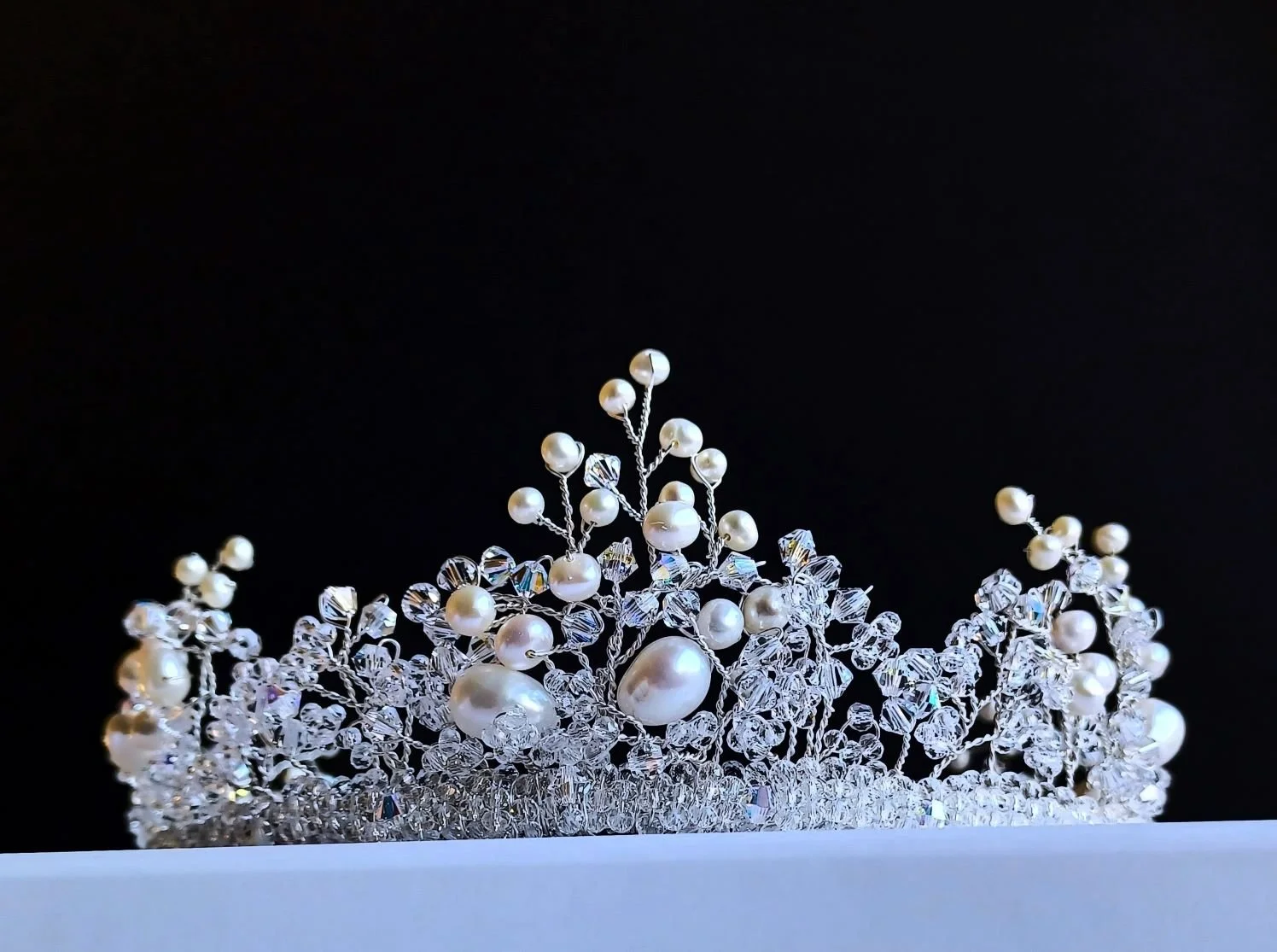 sparkling+crystal+ivory+pearl+bridal+tiara+accessory-SNOWFLAKE-1-2x4x3-220252627.res.jpg