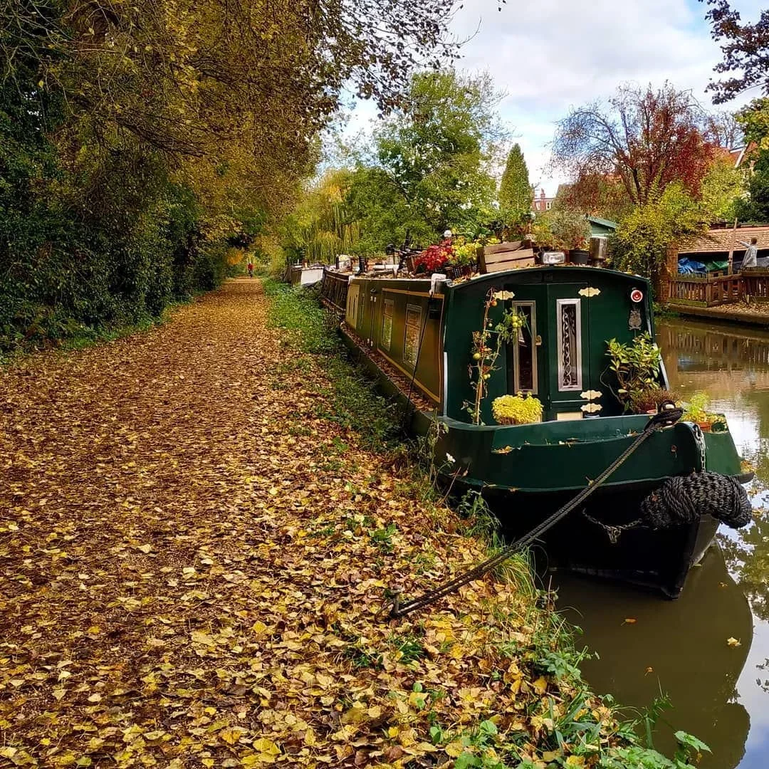 You can find @kanthakarma's floating shop on the Oxford Canal tomorrow, from 12-5pm in Jericho, Oxford - fingers crossed the sun keeps his hat on!🌞. 
We have lots of beautiful, sustainable, fair trade goodies. 
Do drop by and say hi if you're passin
