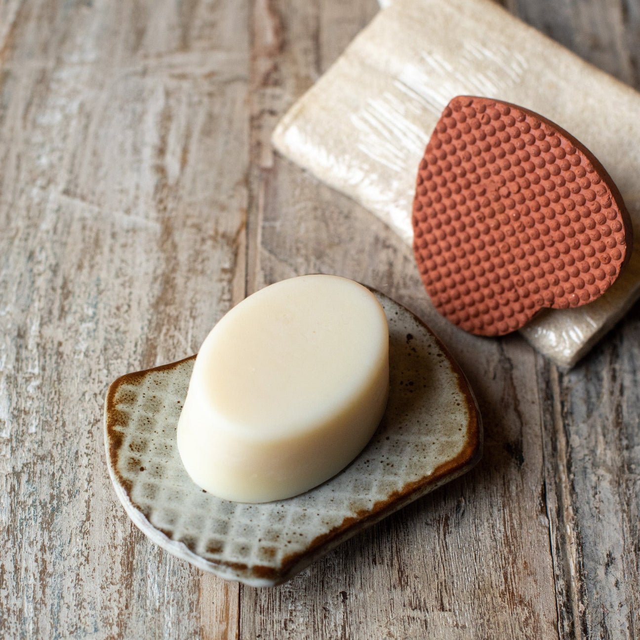 clay-soap-dishuneekasoap-dish-394190.jpg
