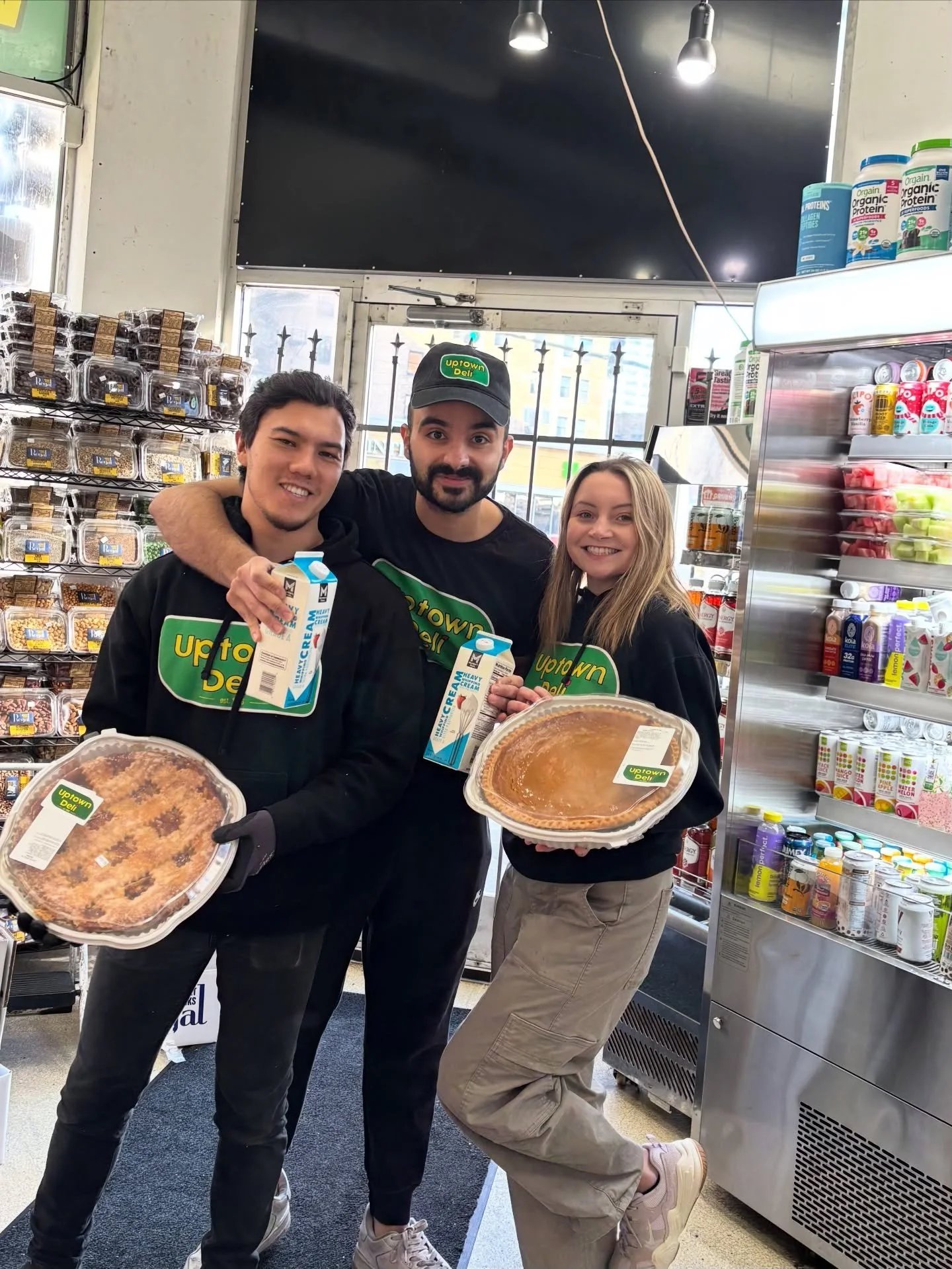 Happy Thanksgiving from Uptown Deli! We are open our regular 24 hours today and are fully stocked on all of your Thanksgiving needs 🦃

#thanksgiving #chicagofood #exploreuptownchi #chicagofoodie #chicagogram