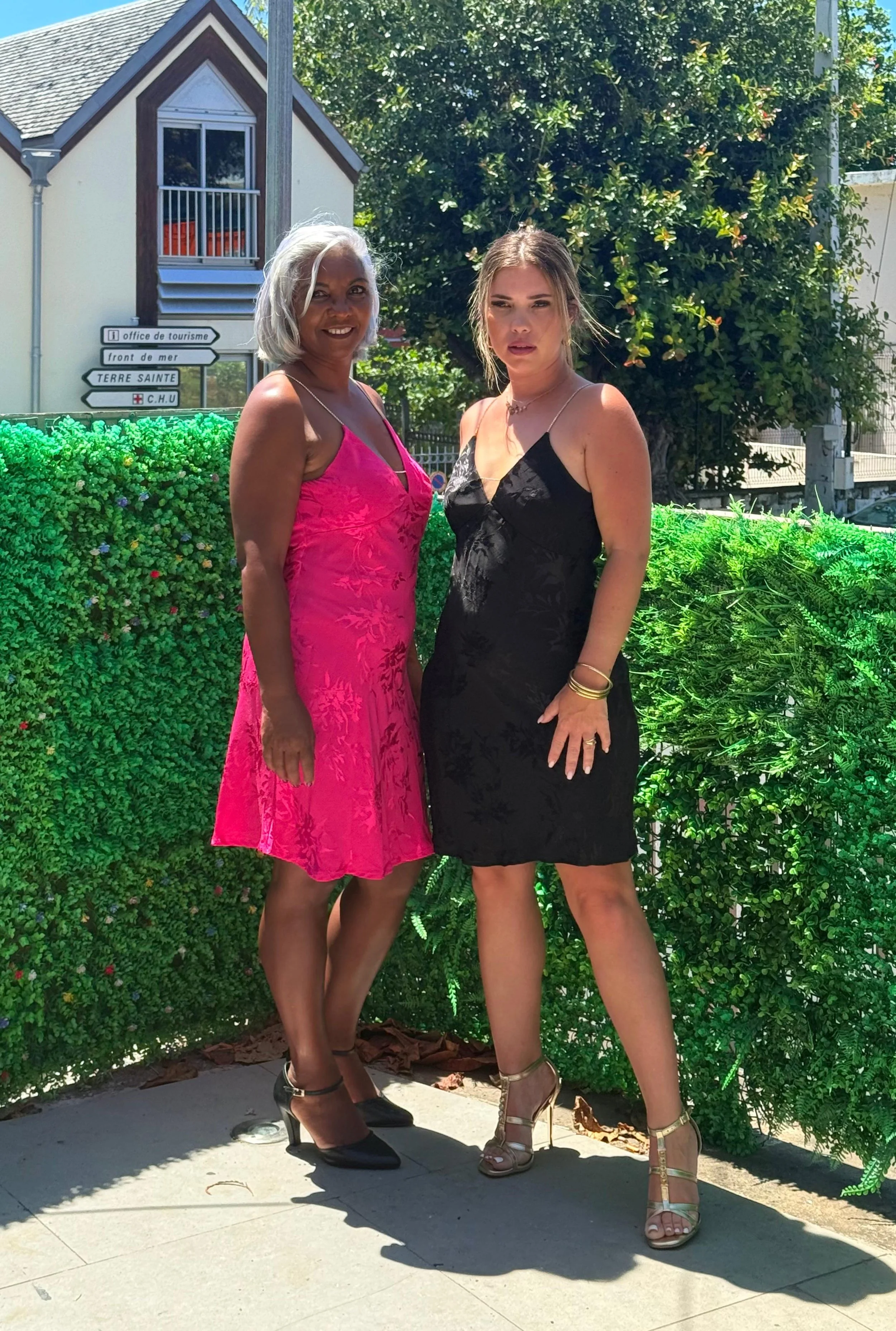 ROBE COURTE FINES BRETELLES LOLA