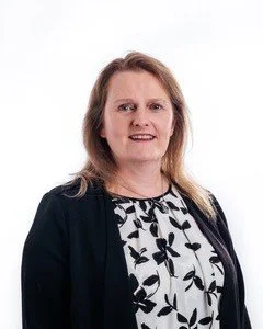 Headshot of Dr Mary Doherty who has long hair and is smiling