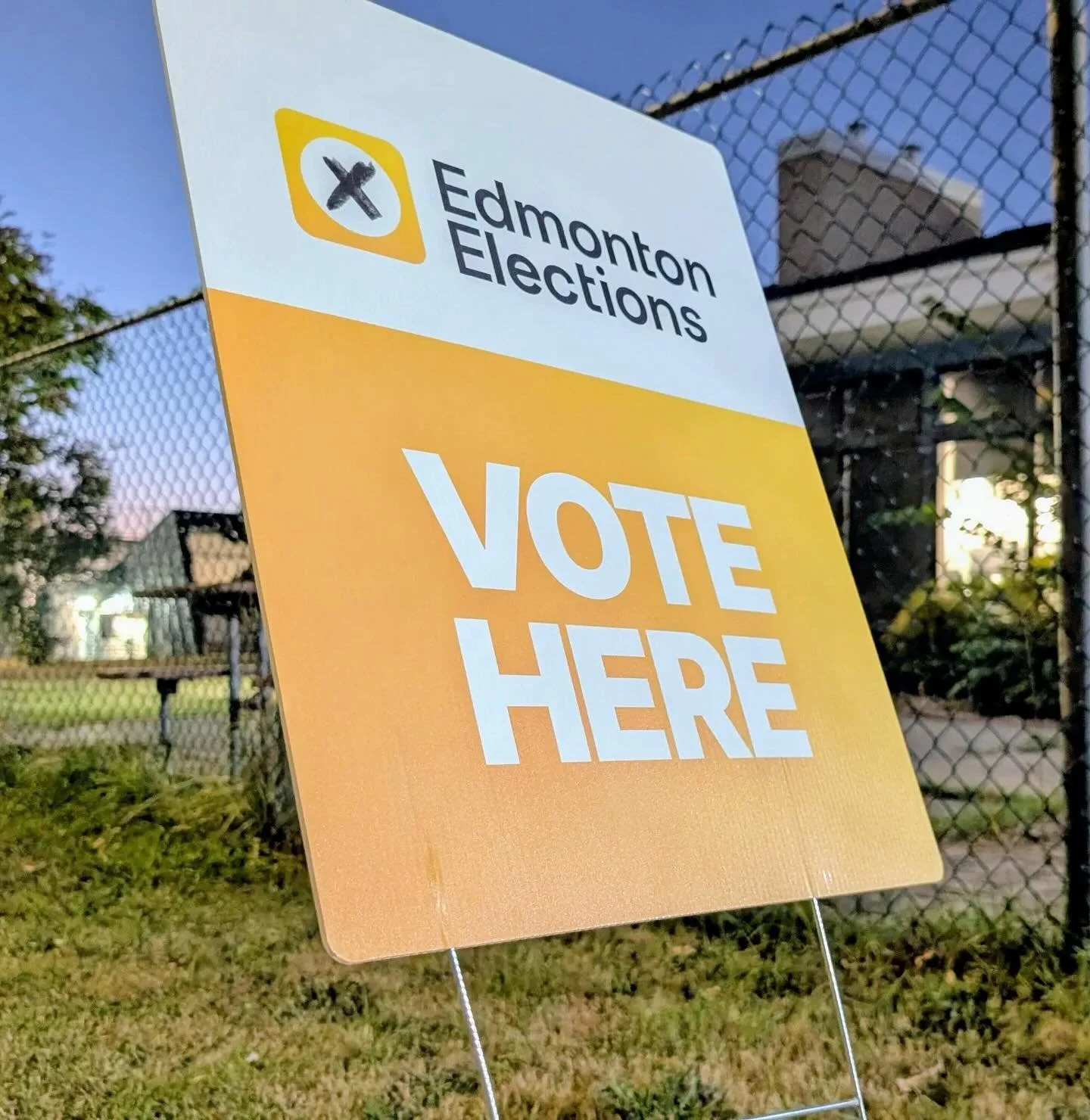 Laurier Heights, it’s time to vote! Polls are open until 8pm tonight. Cast your ballot at the Laurier Heights school. #yegvote #lhclyeg