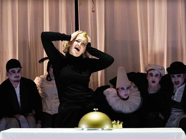 Press photos from &bdquo;Eurydice - Die Liebenden, blind&ldquo; by Manfred Trojahn with @neueoperwien 🎭 Grateful for this wonderful collaboration with the entire creative team and fantastic colleagues! ✨

Eurydice @laurecatherinebeyers
Orphee @marti