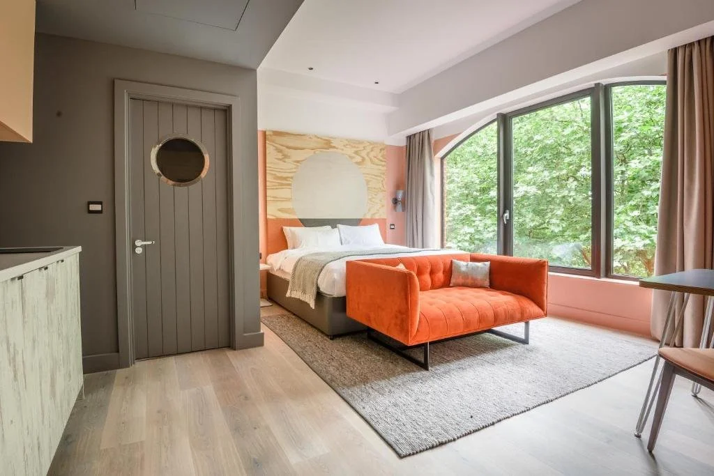Room2.jpg