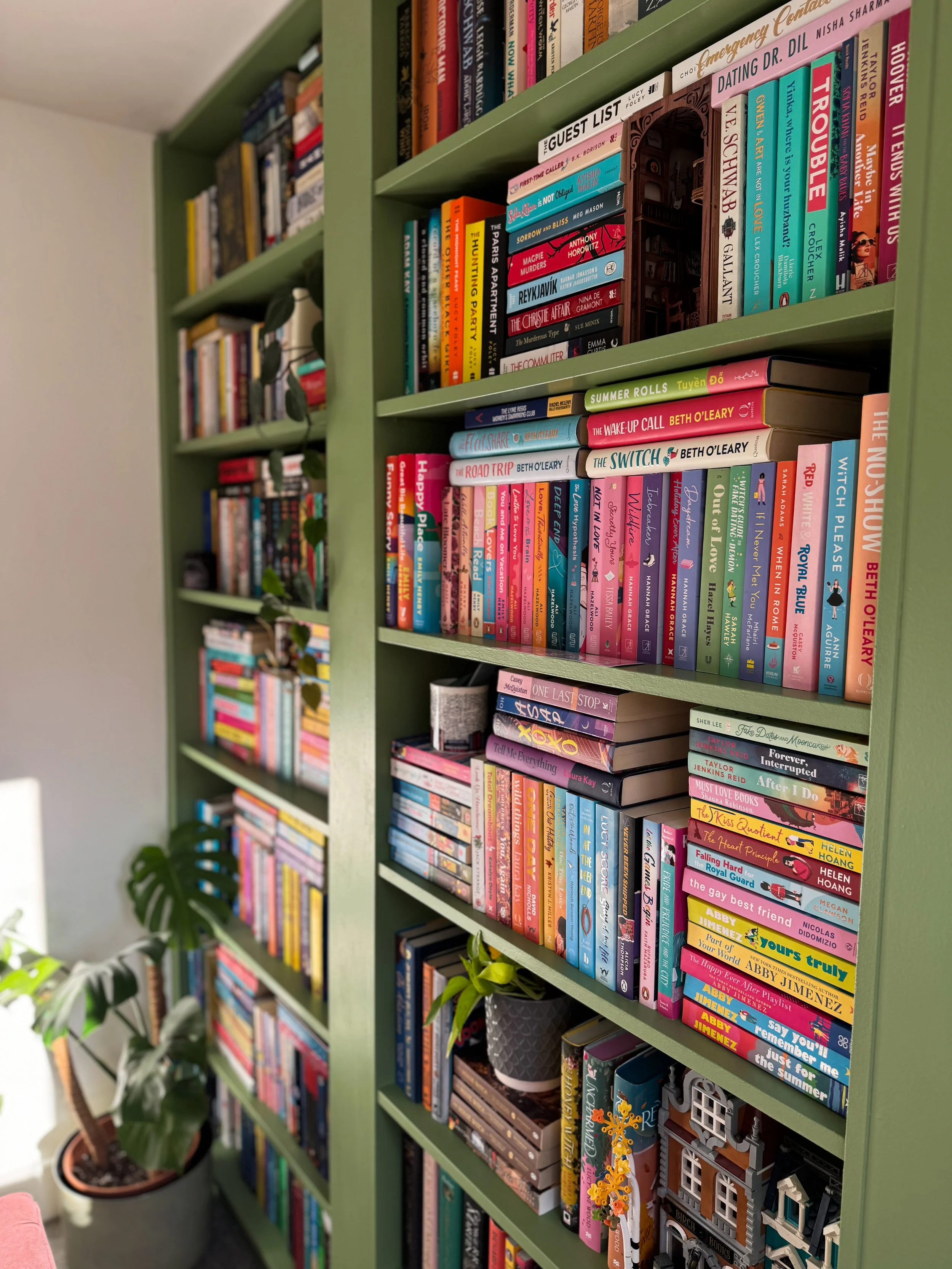 How to Build A DIY Bookshelf