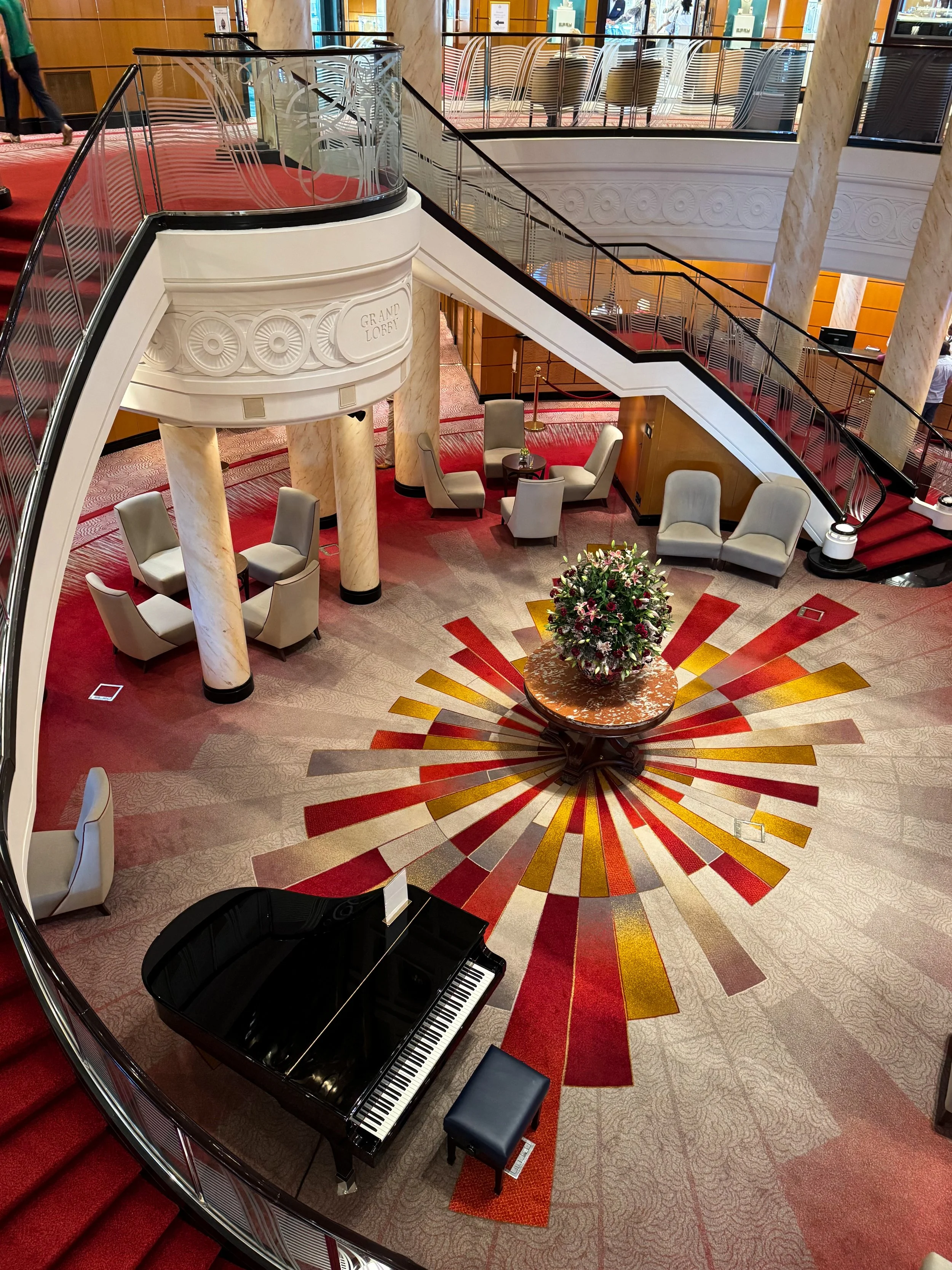 Queen Mary 2 Dress Code: What to Wear Onboard