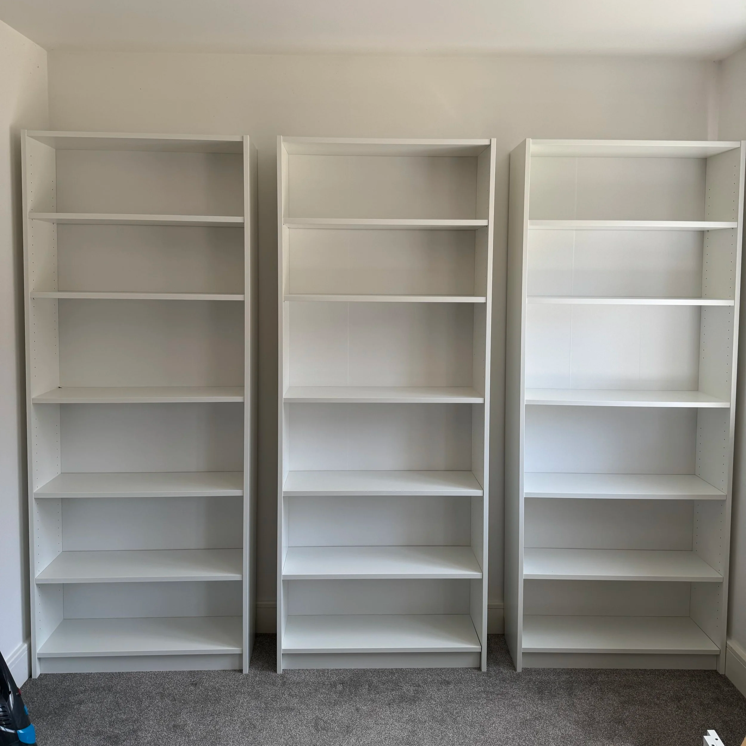How to Build A DIY Bookshelf