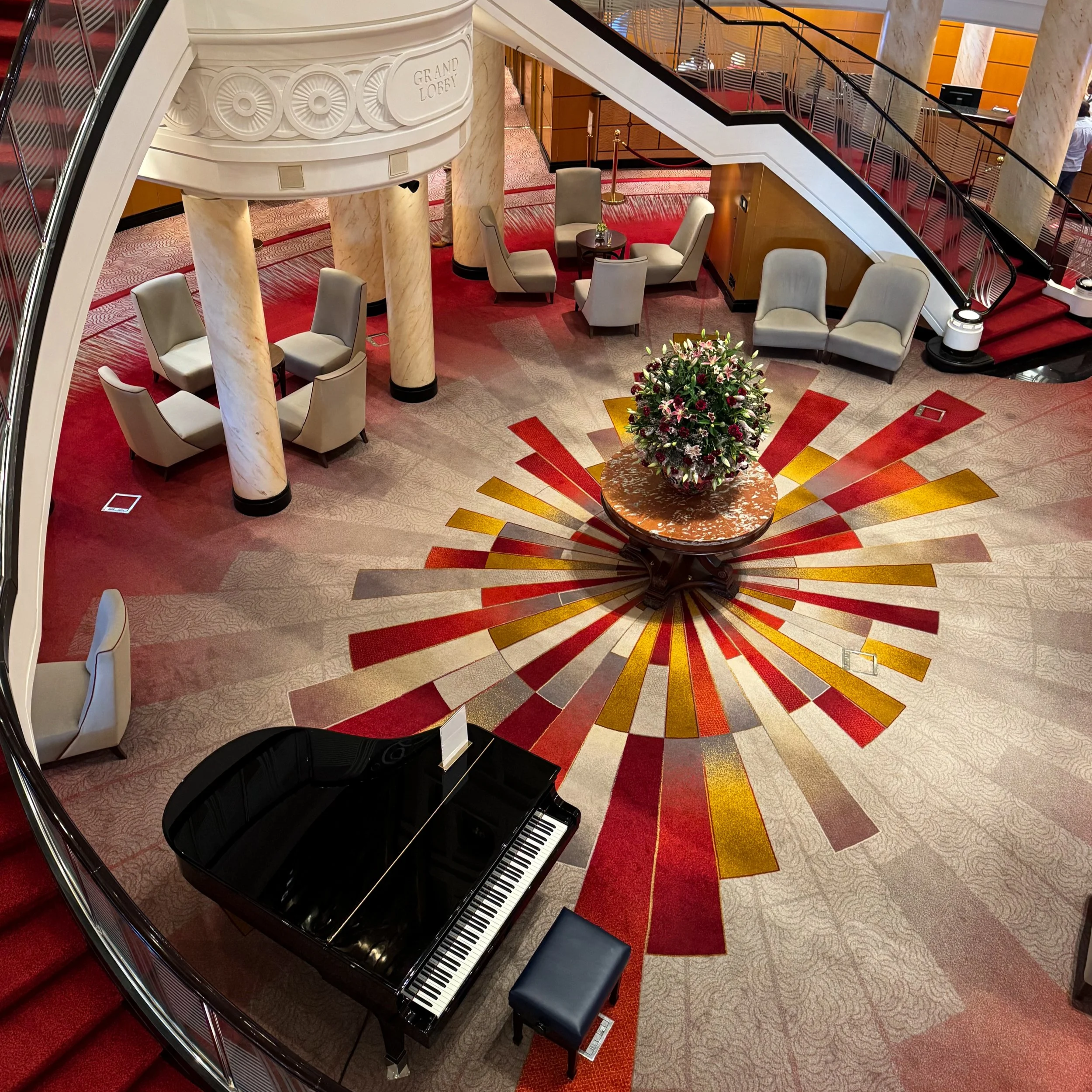 Queen Mary 2 Dress Code: What to Wear Onboard