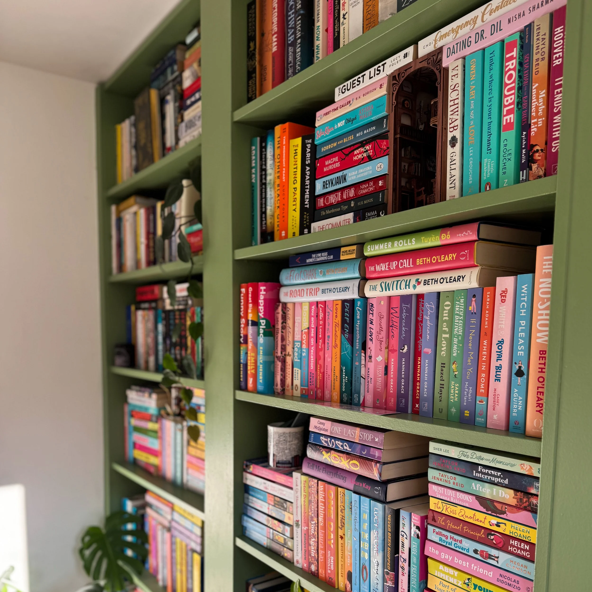 How to Build A DIY Bookshelf