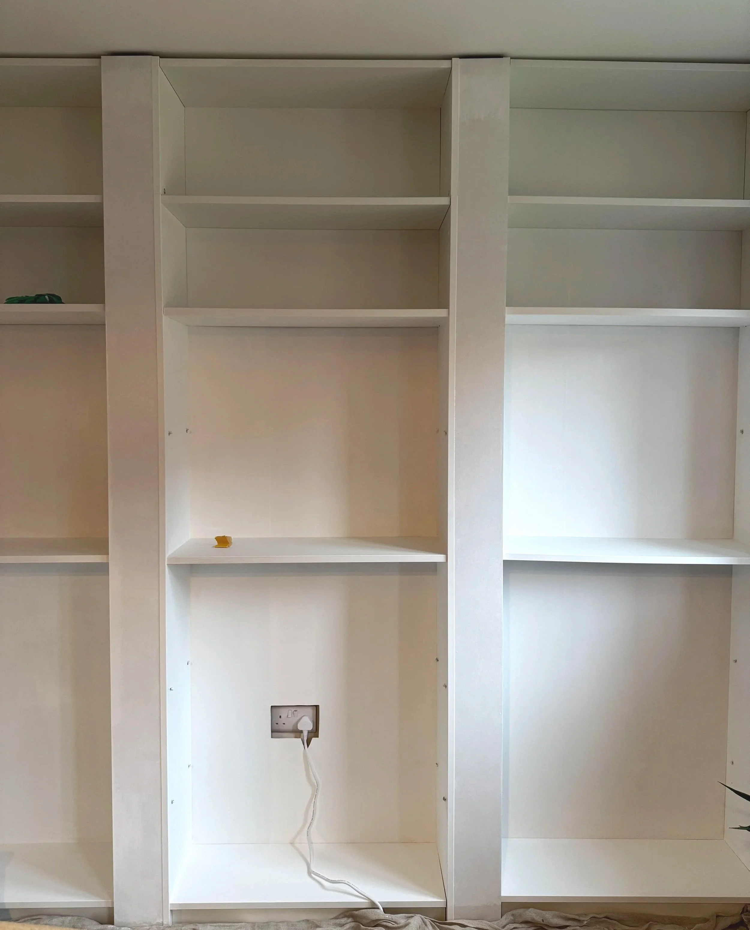 How to Build A DIY Bookshelf