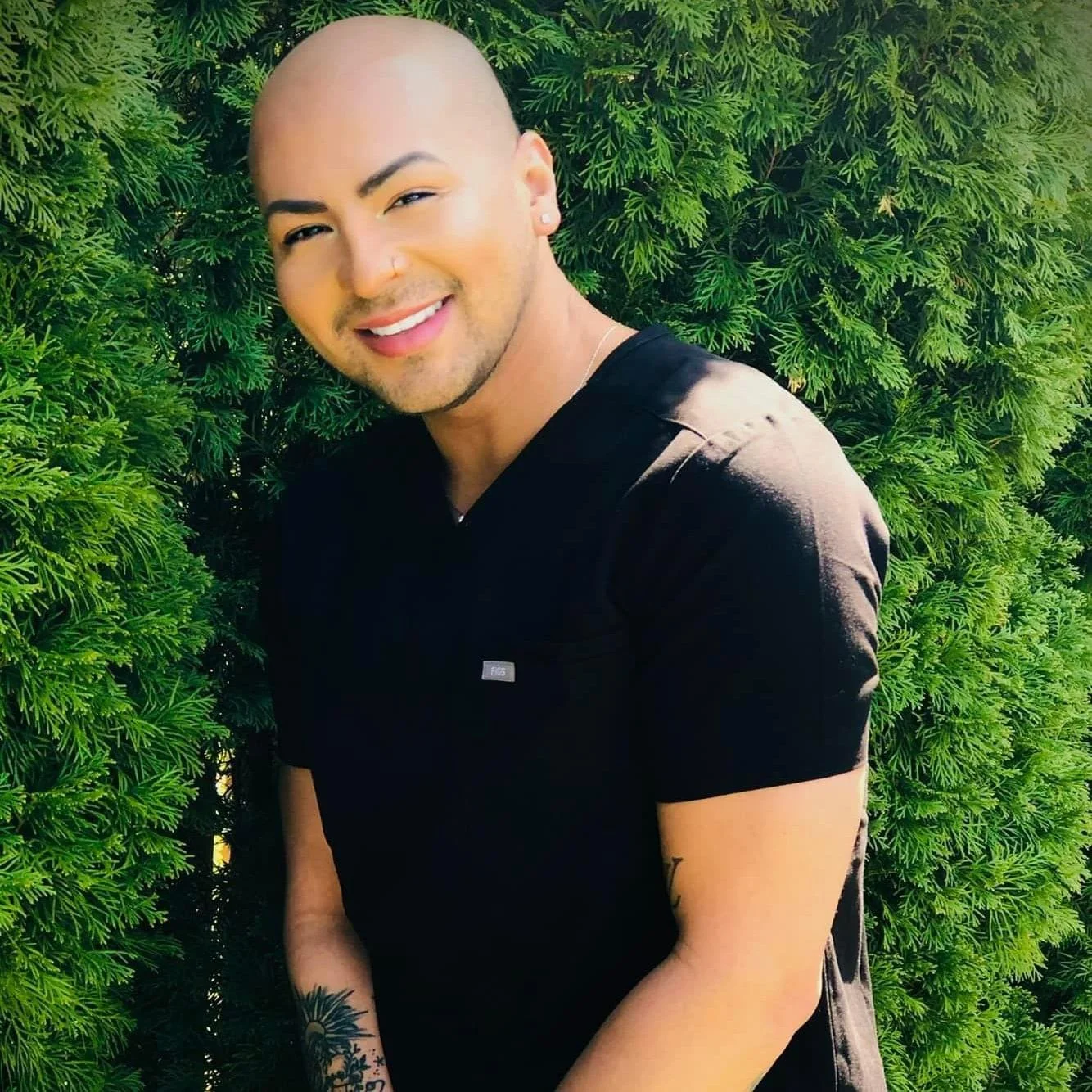 Headshot of esthetician, Romeo, in front of Holaday Aesthetics in St Joe