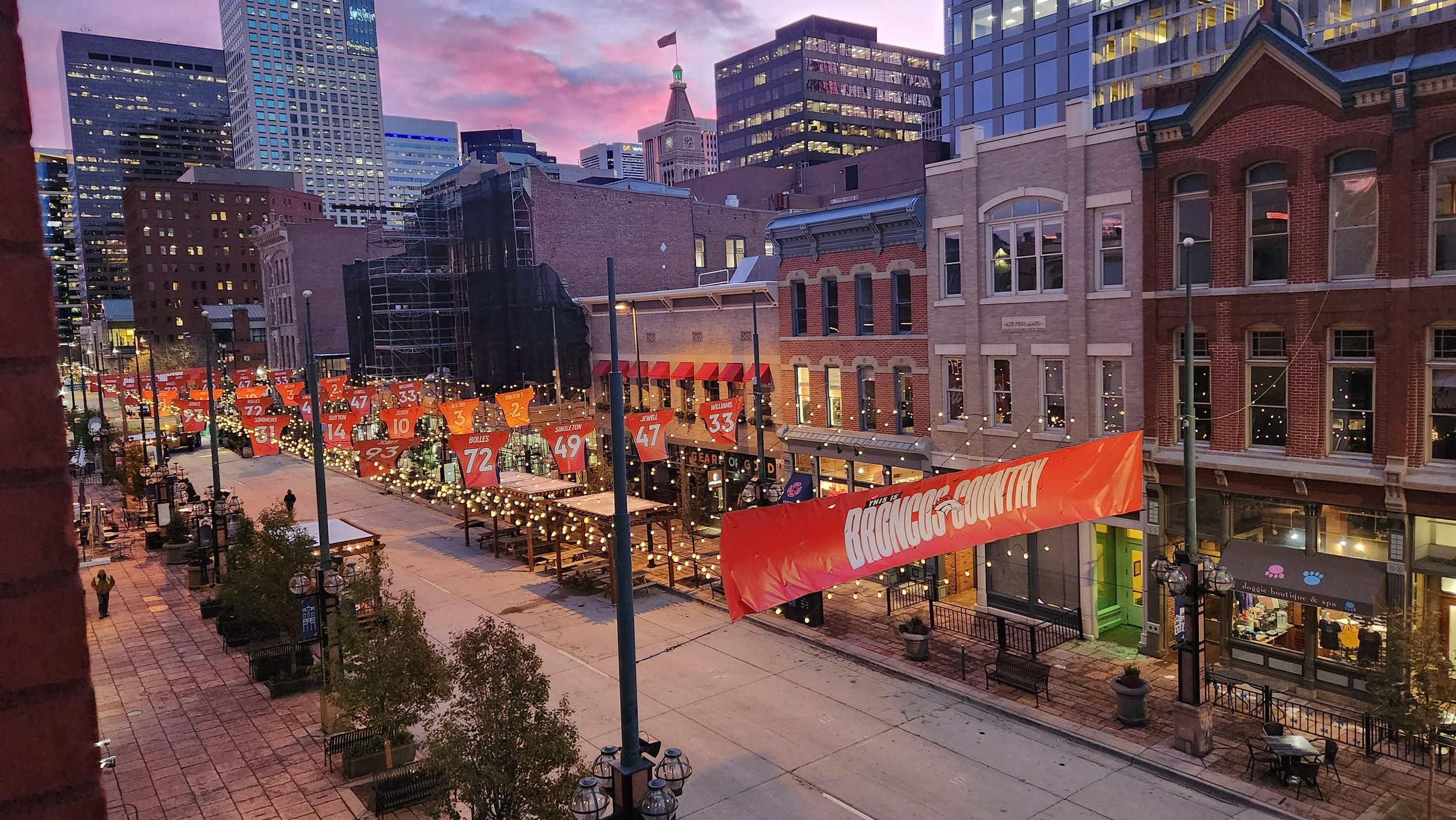 Larimer Square - Windows