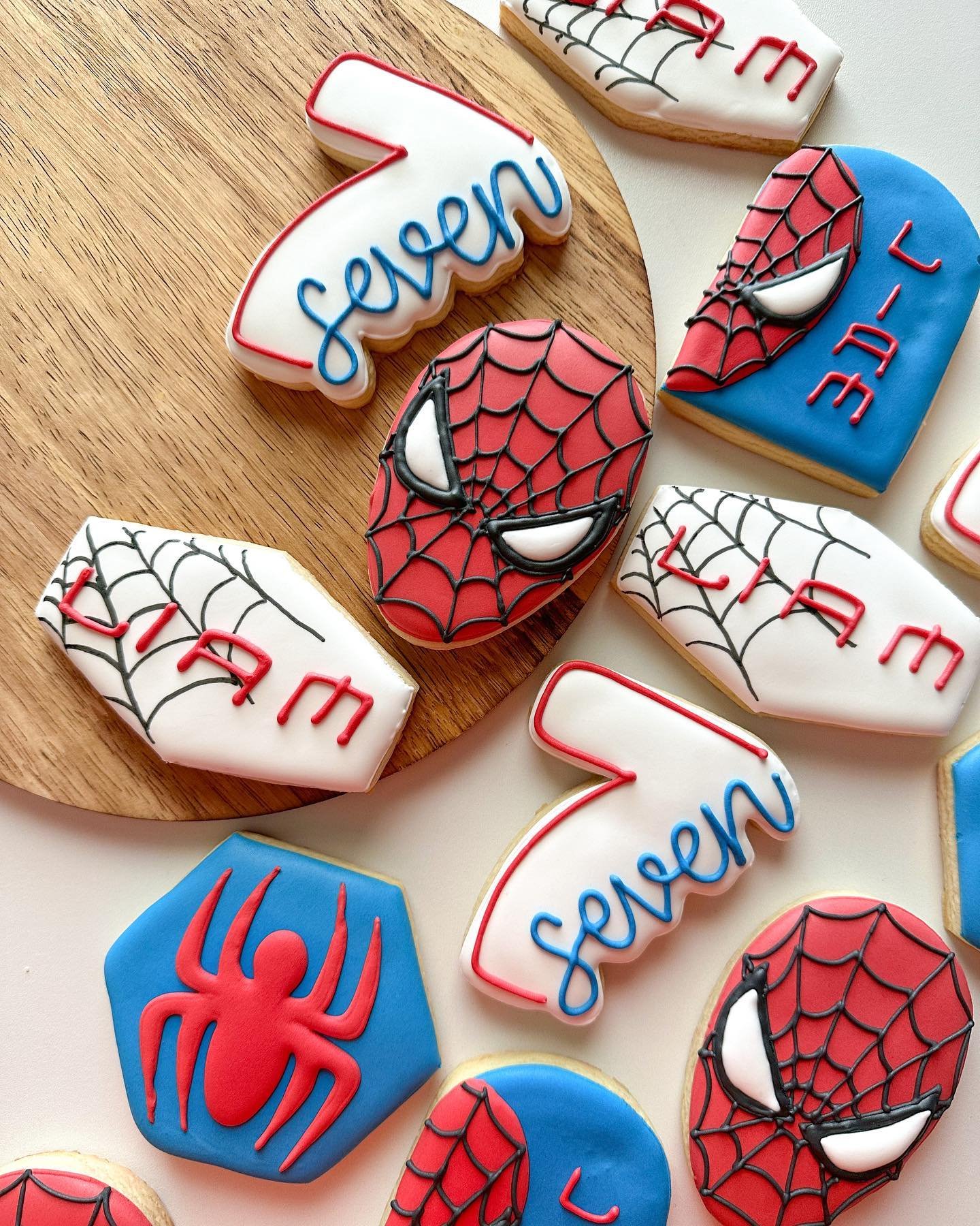 Not gonna lie.. @tomholland2013 is definitely my favorite Spider-Man 🕸️🫣 
.
.
.
#cookies #cookiesofinstagram #decoratedcookies #customcookies #instacookies #cookiesart #cookieseason #houstoncookies #spiderman #spidermancookies #mcu #marvelcookies