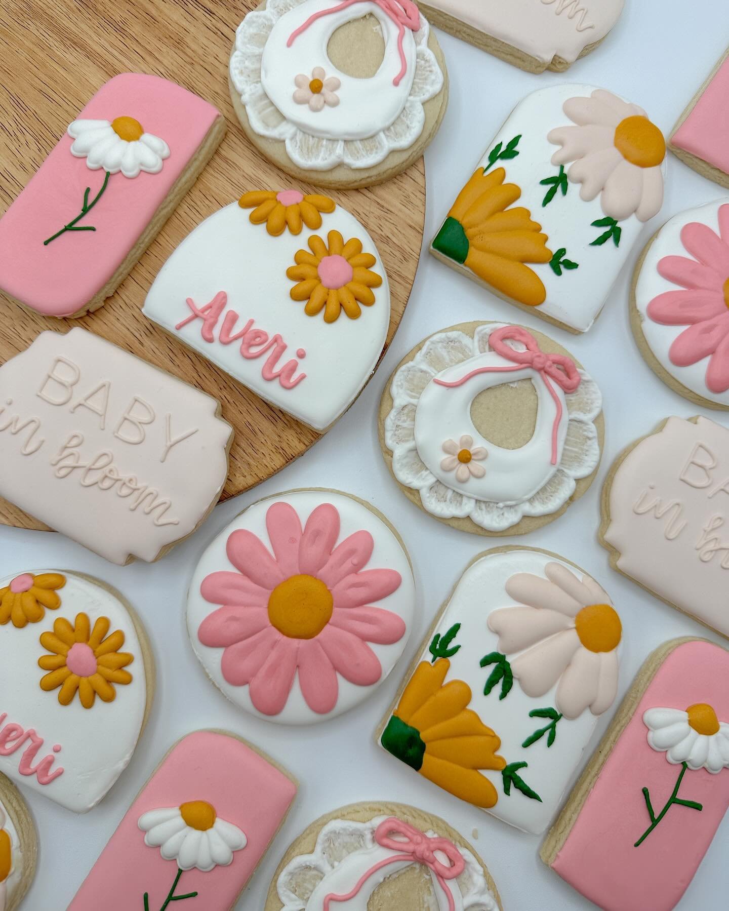 Baby in Bloom baby shower 🌸
.
.
. 
#cookies #cookiesofinstagram #decoratedcookies #customcookies #instacookies #cookiesart #cookieseason #houstoncookies #babyshowercookies #babyinbloomcookies