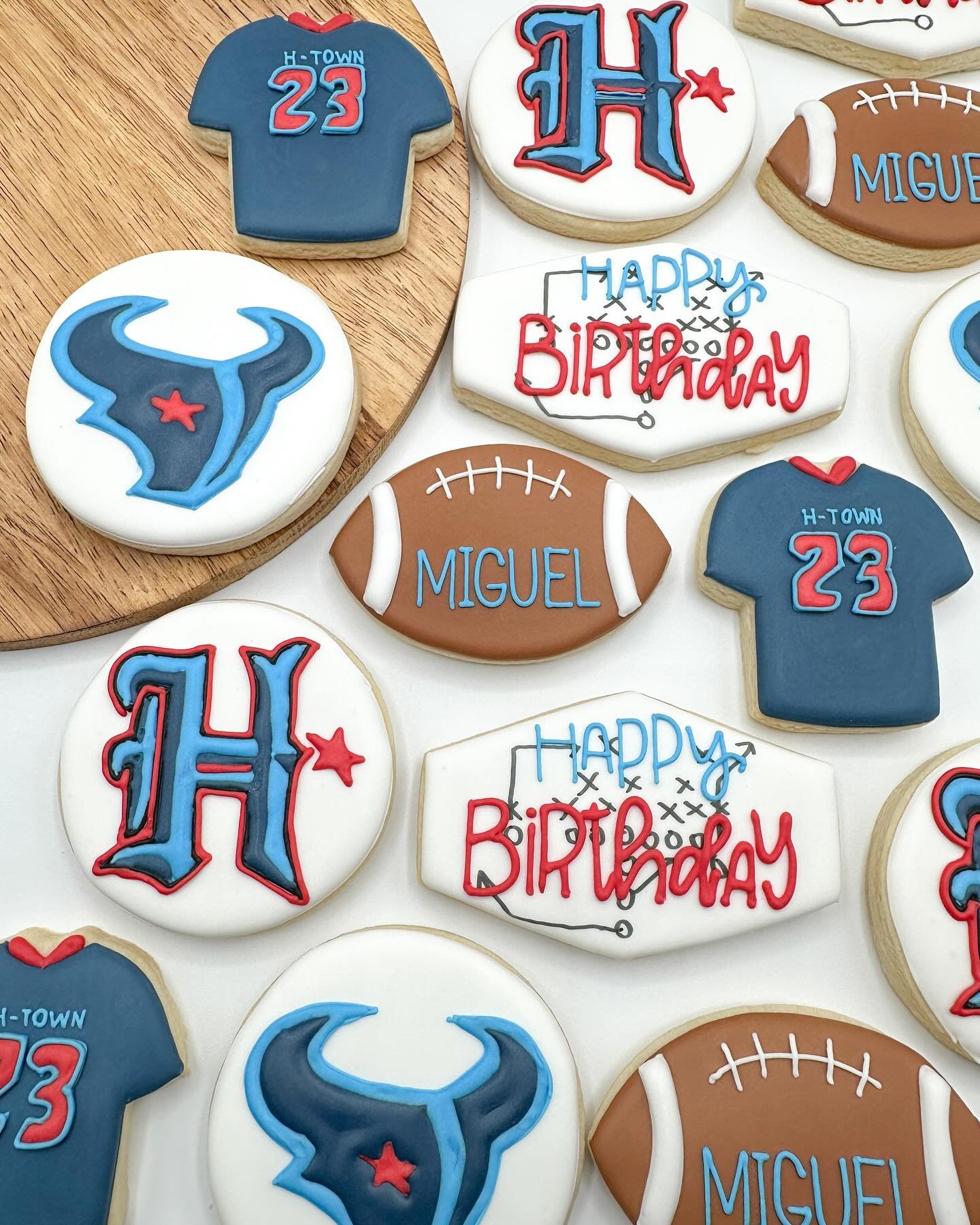 🤘🏼🏈🥶
.
.
.
#cookies #cookiesofinstagram #decoratedcookies #customcookies #instacookies #cookiesart #cookieseason #houstoncookies #birthdaycookies #houstontexans #texanscookies #footballcookies