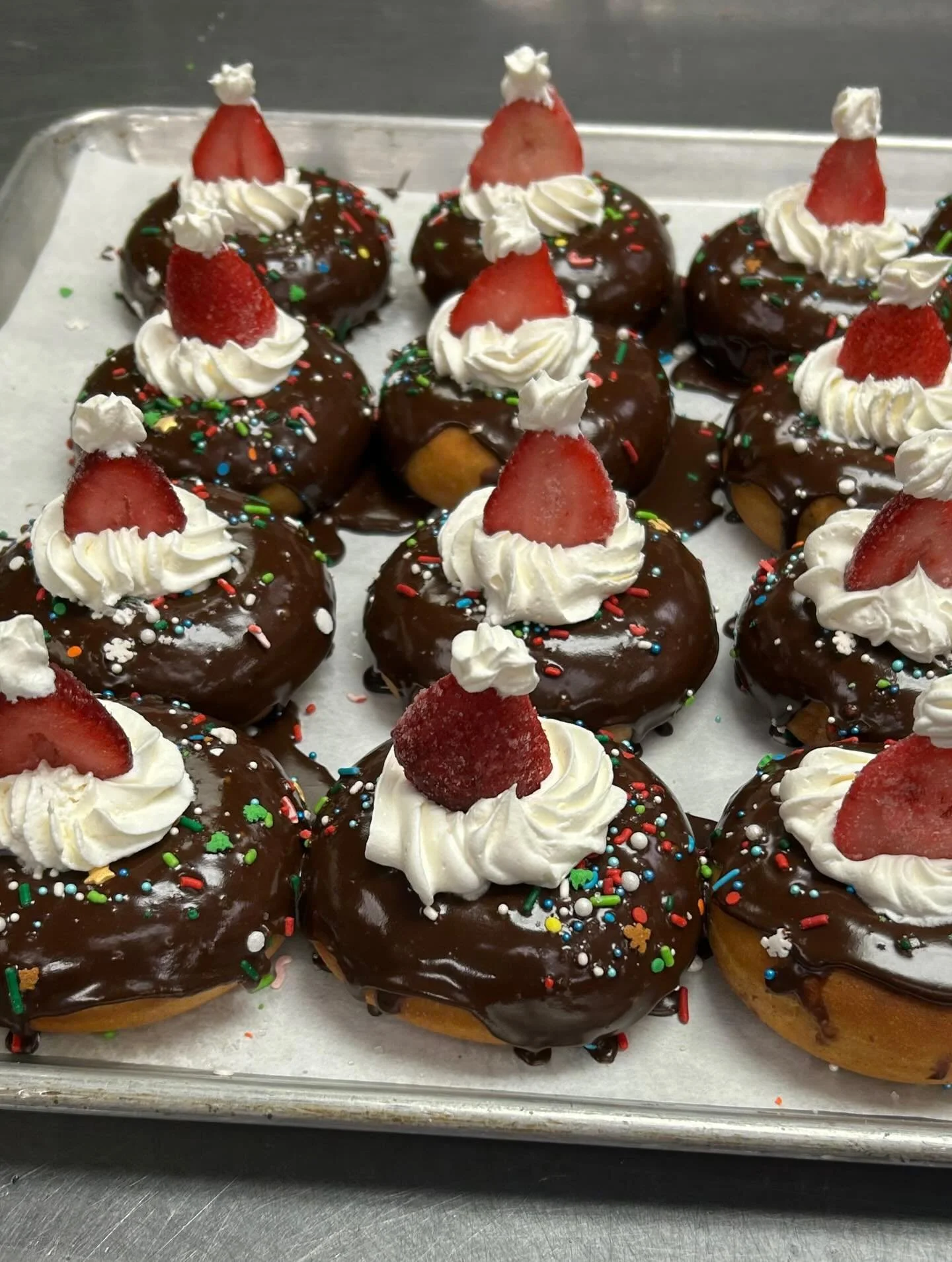 🎄 Tis the season for sweet and delicious breakfasts! 

🍩 Donuts by Navajo Schools #KeystoneFoodservice