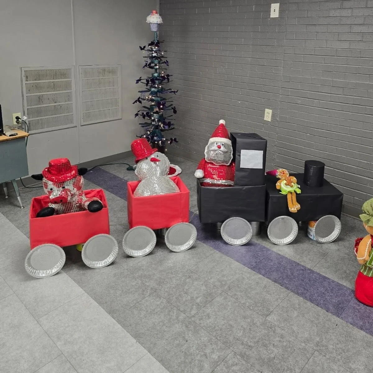 The team in Hominy is getting into the Christmas Spirit! ⛄️🎄 #KeysoneFoodservice