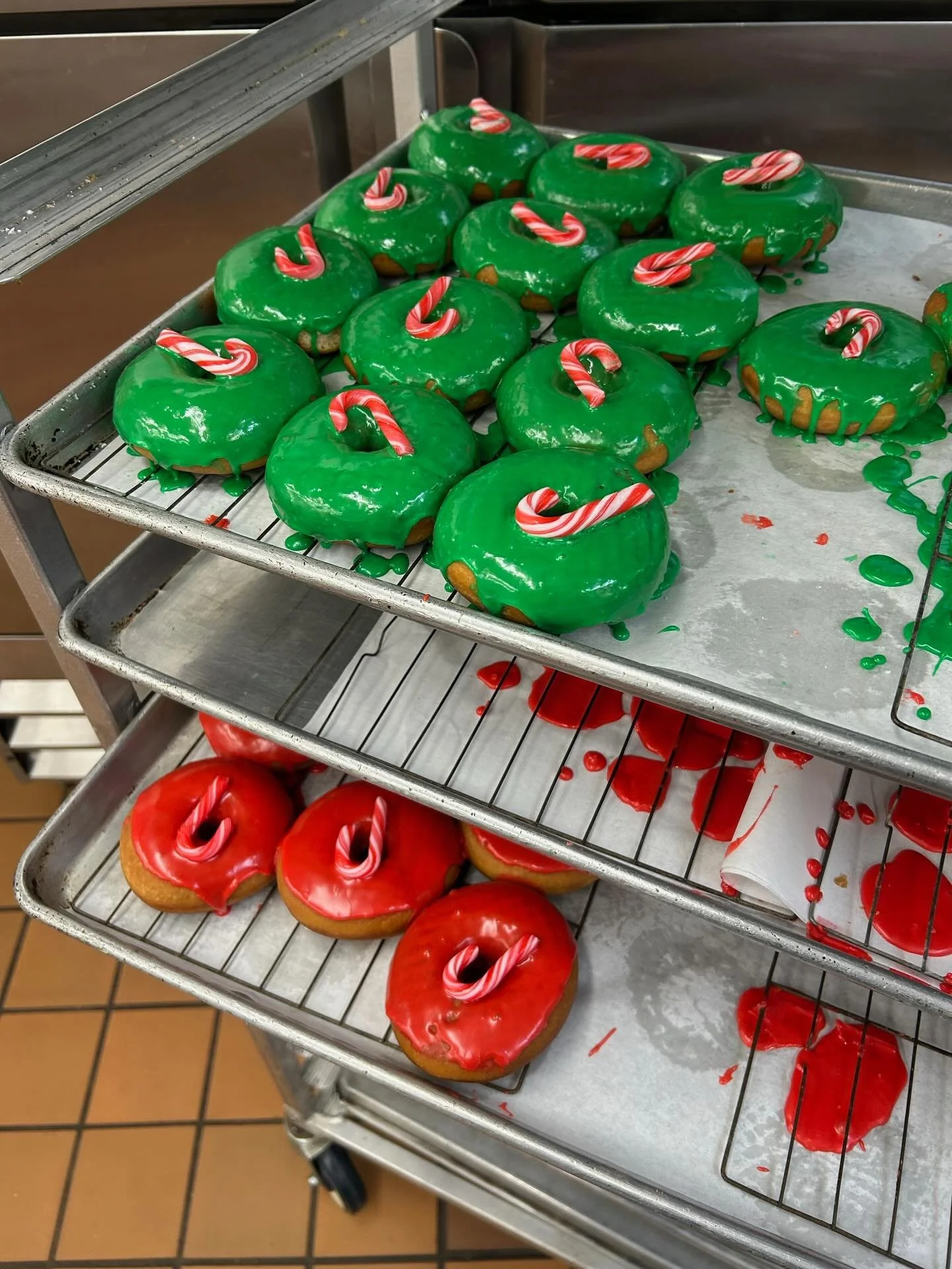 Great job to our teams in Drumright, Garber, and Agra! 🍩🎄 Spreading holiday cheer with their delicious donuts! #KeystoneFoodservice
