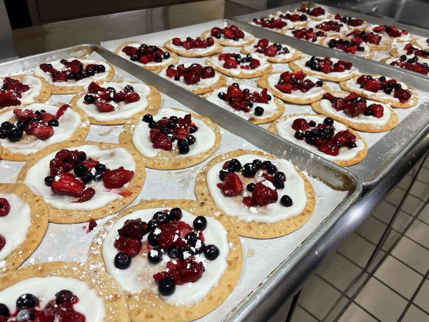 🍓🫐 It was fruit pizza day at College Bound! #KeystoneFoodservice