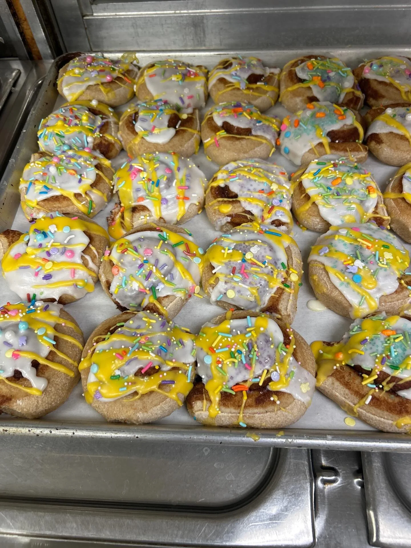 😋 Navajo&rsquo;s sprinkled cinnamon rolls are ready for the kids!