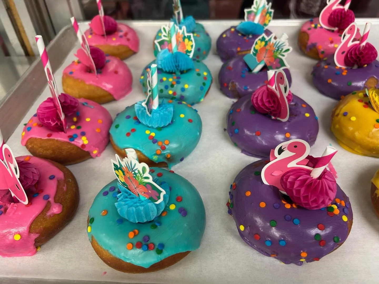 Serving up donuts with a summer vibe! 😎🦩☀️🏝️ #KeystoneFoodservice