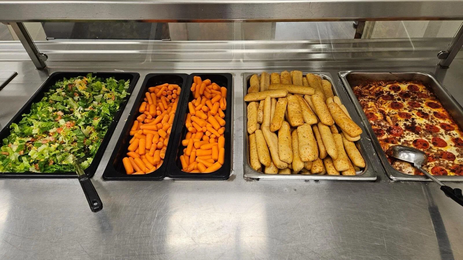 The team in Watonga whipped up a student favorite! 👨🏽&zwj;🍳 #KeystoneFoodservice