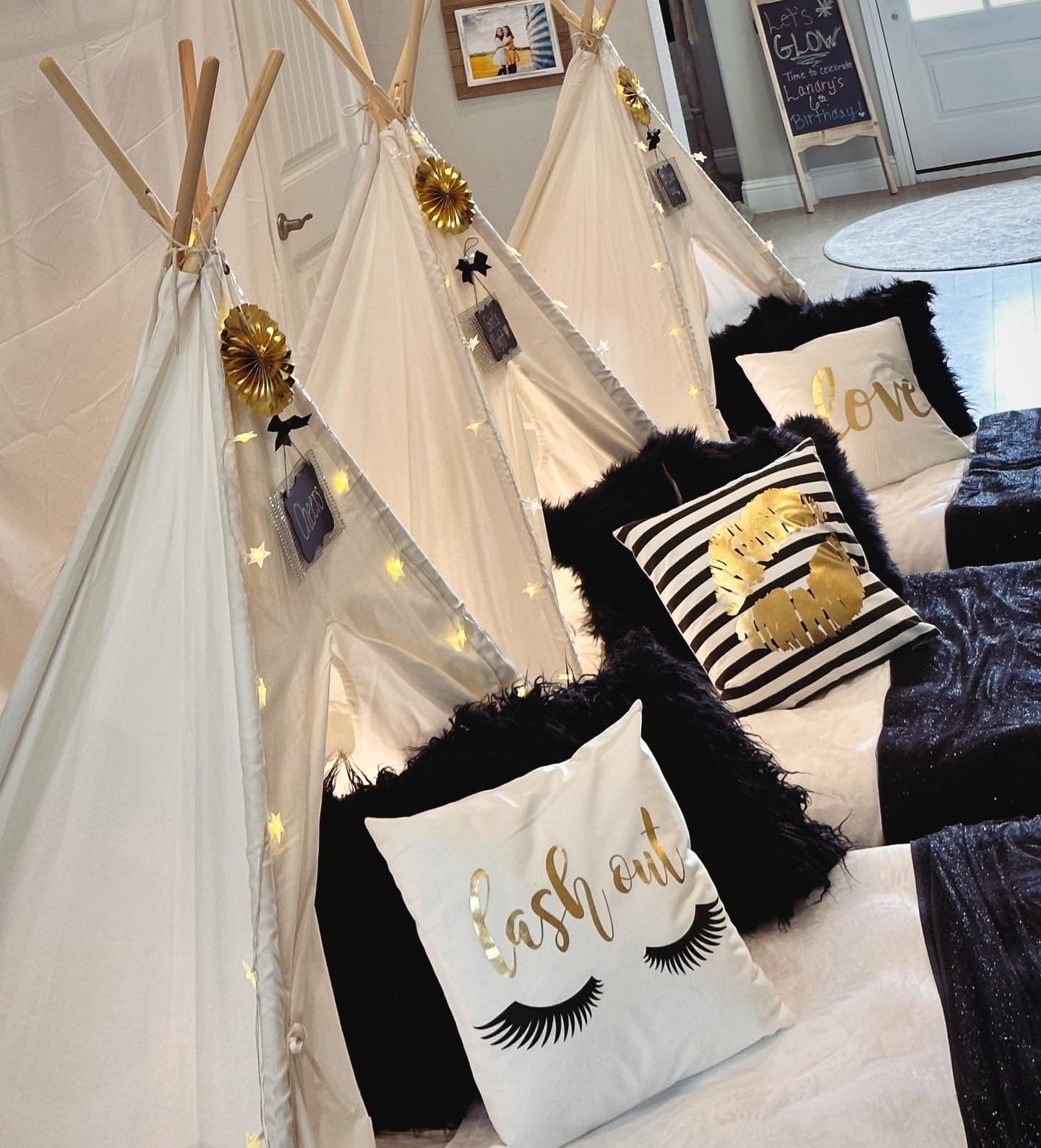 GIRLS NIGHT!
🌟 Little Dreamer Tent Co. Presents: The Ultimate Girls' Night Tent Sleepover! 🌟
Looking for a fun way to celebrate with your besties? Our beautifully themed teepees are perfect for a fun, unforgettable girls' night in!
🤍Why Choos