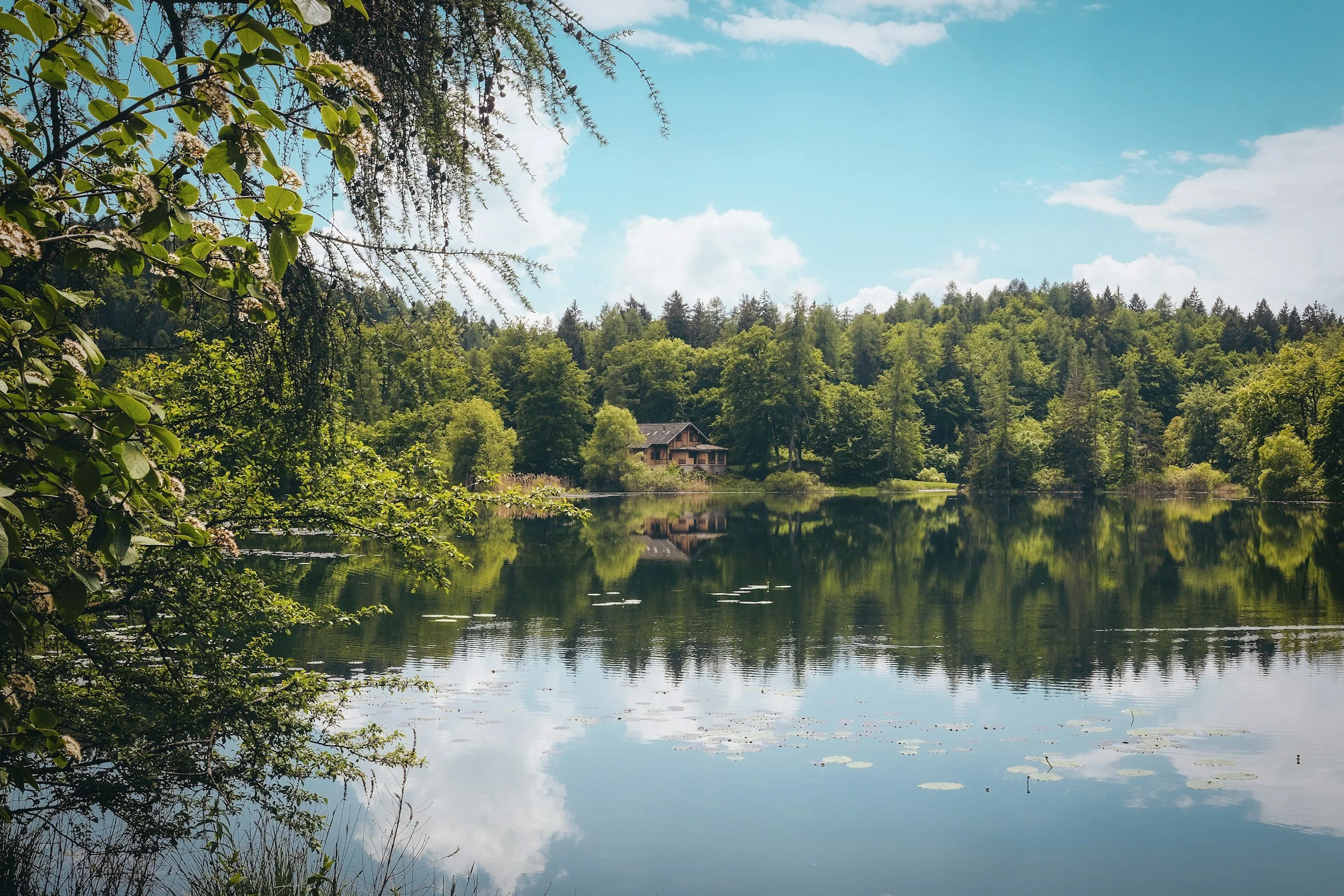 Data Lakes vs Data Warehouses vs Lakehouses — What’s the Real Difference?