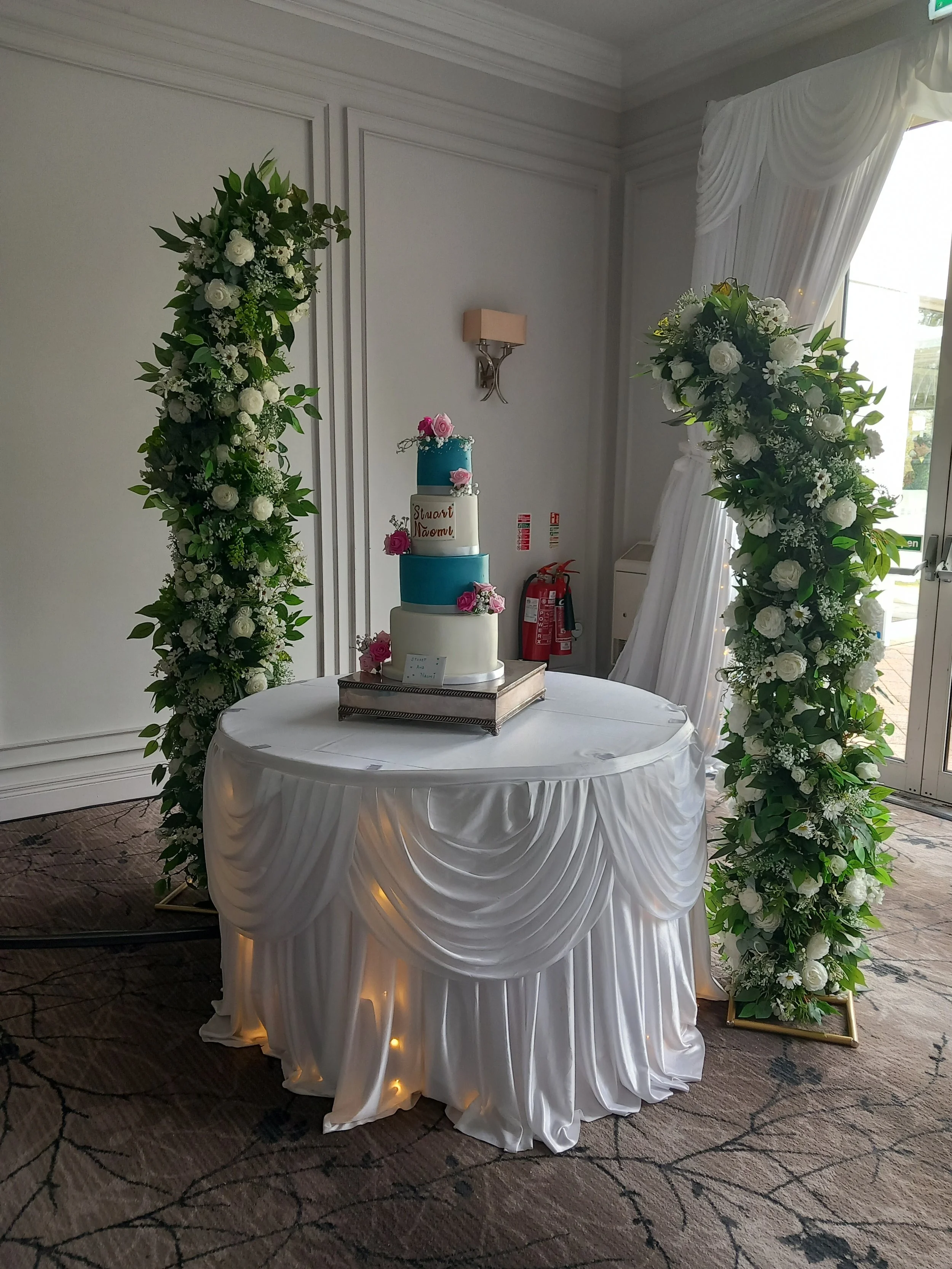 Naomi cake arch.jpg