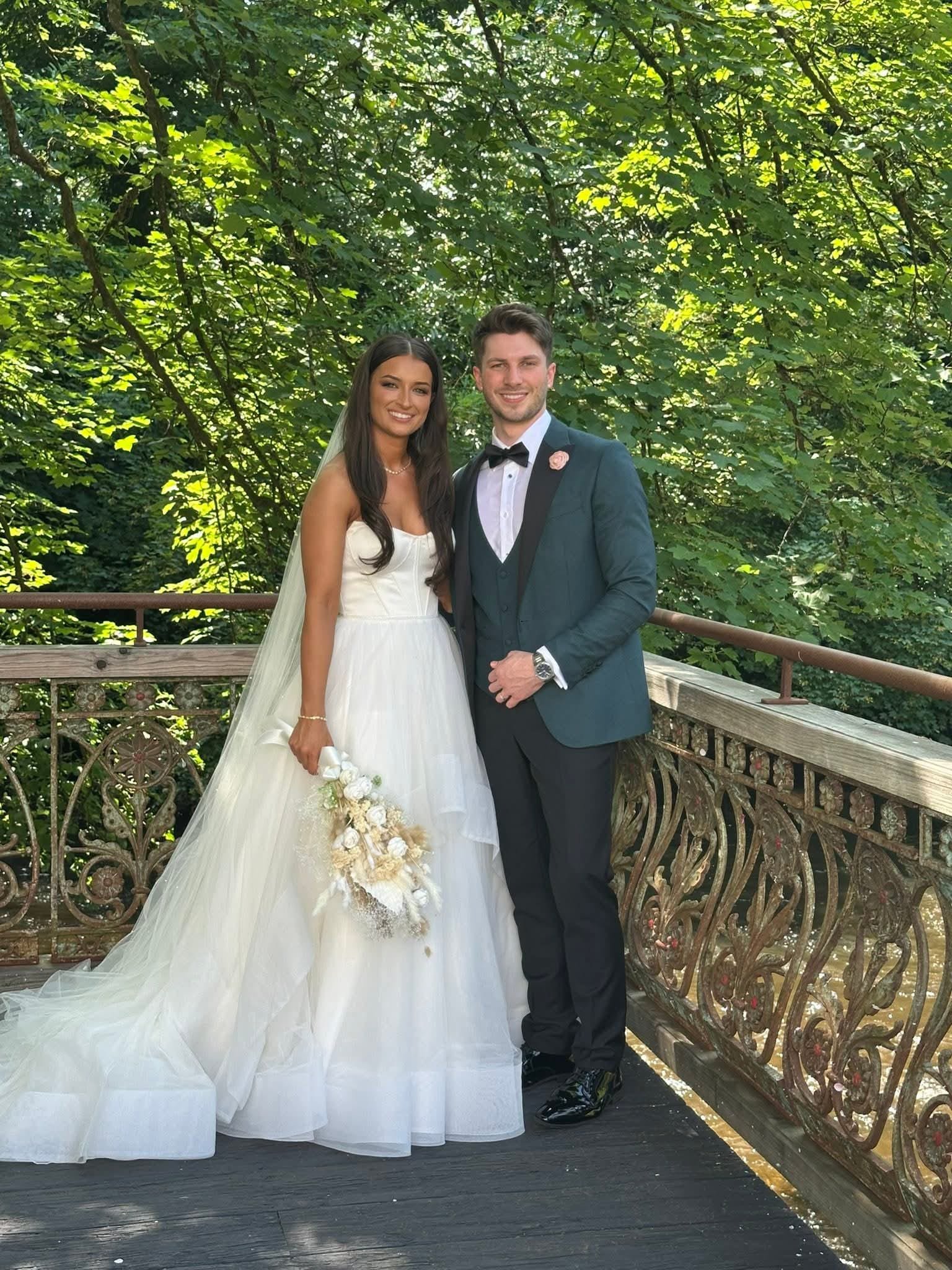 modern bride and groom with a dry flower wedding bouquet consisting of pampus, bunny tail flowers, and faux white roses