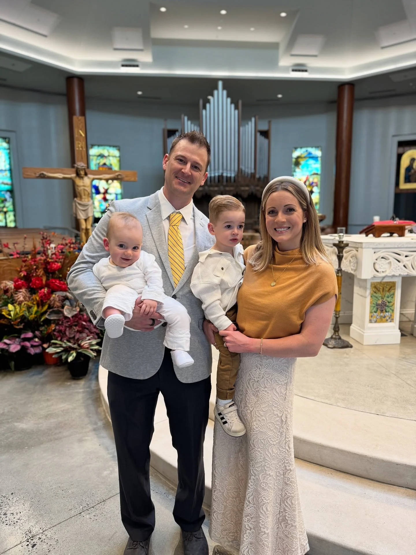 A blessed day celebrating our Kashtin Kelly’s baptism — grateful for God’s goodness and the family who surrounded us in love.🙏🏼🤍
.
.
.
Special thanks to my mom for making the baptism cake, cupcake cross✝️, and cookies — a