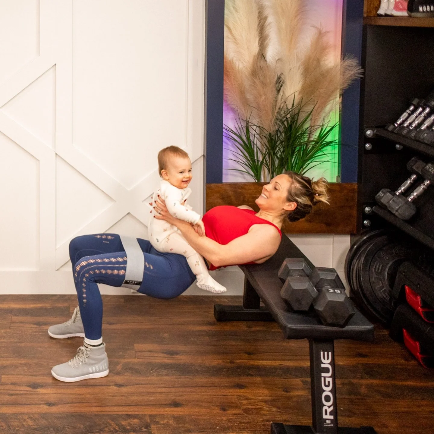 A 6am workout at home with my baby&hearts;️ beats leaving the house in single digits to go to the gym every. single. time.❄️

.
.
.

Fitness that fits real life + motherhood. This is exactly what I&rsquo;m supposed to be doing, and exactly where I sh