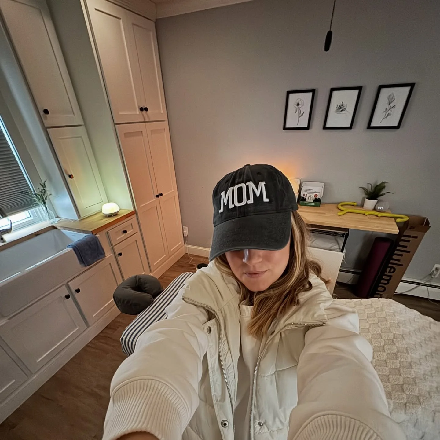 A much needed MOM BREAK after the holiday hustle. Thank you @restorationbodywork_kelsey for providing the space to relax &amp; unwind. Maybe we should upgrade to the 90 minute session next time! 💆🏼&zwj;♀️ 

Mama, if you feel tired, sore, tense, and