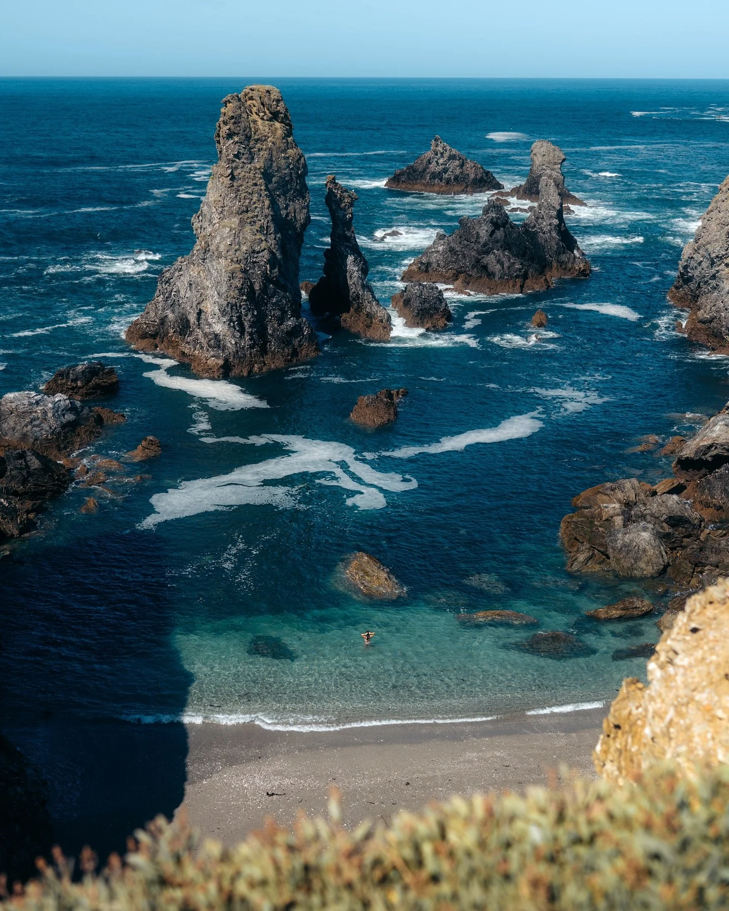 Quelle meilleure saison que l&rsquo;&eacute;t&eacute; pour aller faire un tour &agrave; Belle &Icirc;le en Mer ? 🌞

Prends 3/4 jours pour faire le tour de l&rsquo;&icirc;le et profiter des sentiers du GR340, &ccedil;a vaut clairement le coup ! 

#be