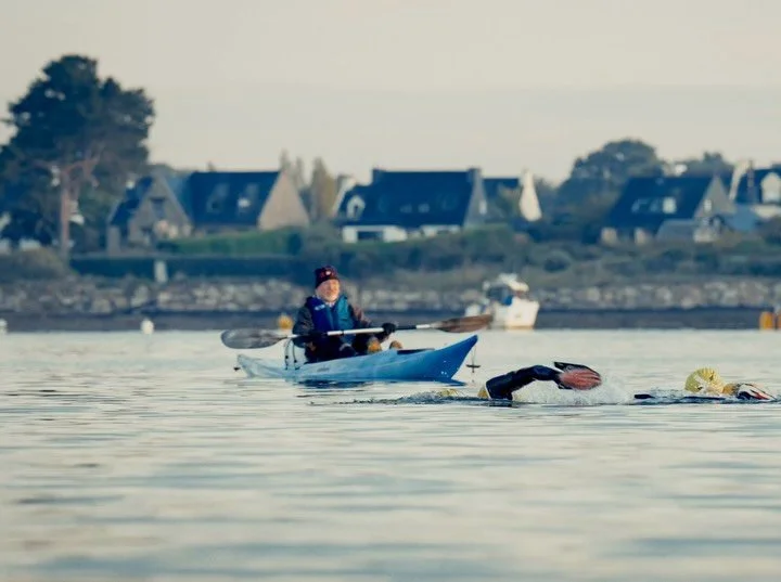 Swimrun aesthetic. 

50 kilom&egrave;tres de nage et de course &agrave; travers le Golfe du Morbihan et ses &icirc;les, c&rsquo;est le d&eacute;fi qu&rsquo;ont affront&eacute; plus de 150 bin&ocirc;mes durant cette belle matin&eacute;e du mois de sep