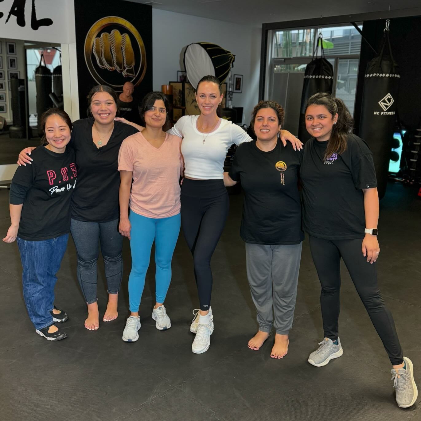 #EMPOWER STARTERS!! 👏🏽🔥🔥

Drop a 💪🏽if you have finished your week off strong @empowertactical or #EKH online studio this week!! 👊🏽

#emmakhealth #empowertactical #strong #empowered #womenshealth #goals #beginners #team #dreamwork #rise #consi