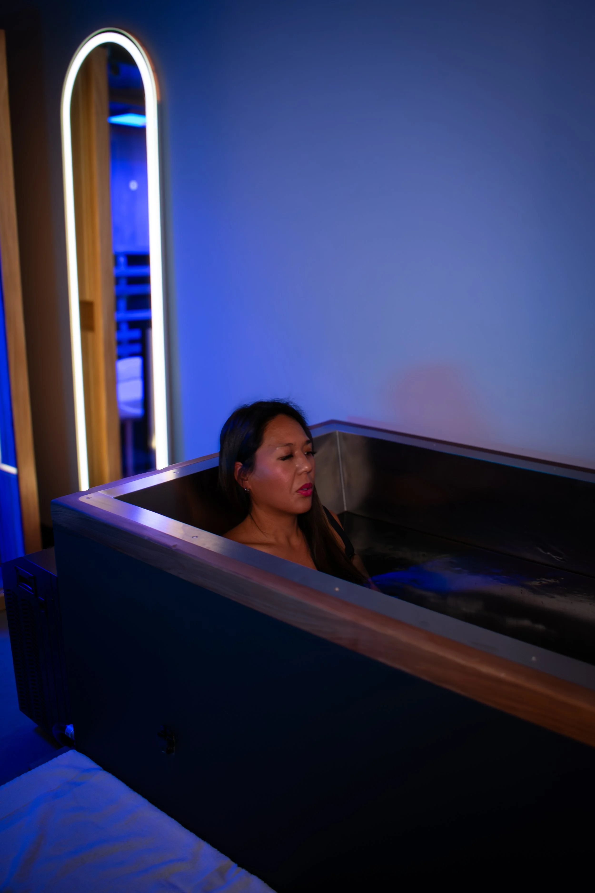 Cold Plunge &amp; the Female Cycle: Why Timing Matters More Than Intensity