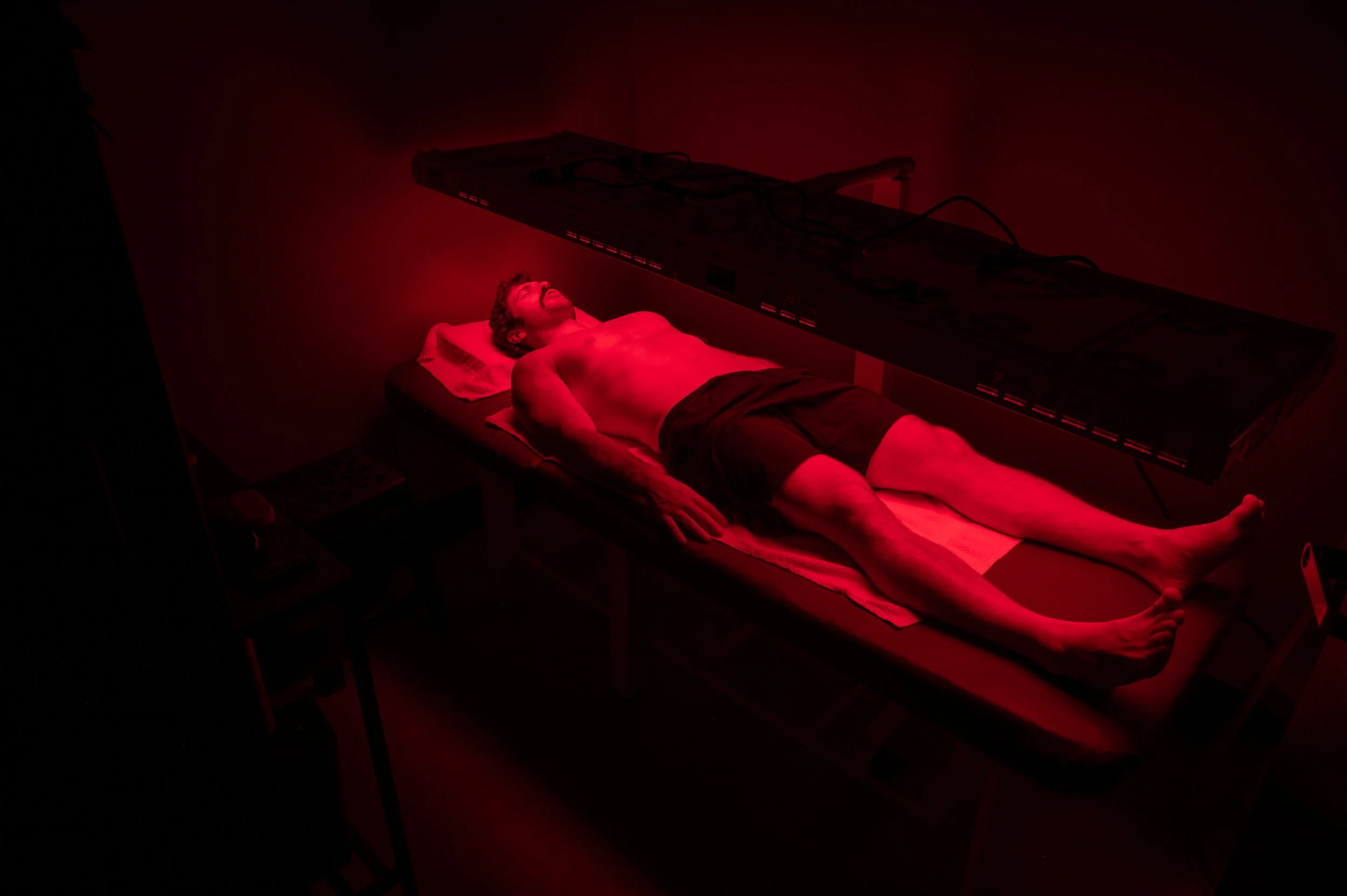 Timing Red Light Therapy: Morning vs. Night for Energy, Recovery, and Sleep Optimization