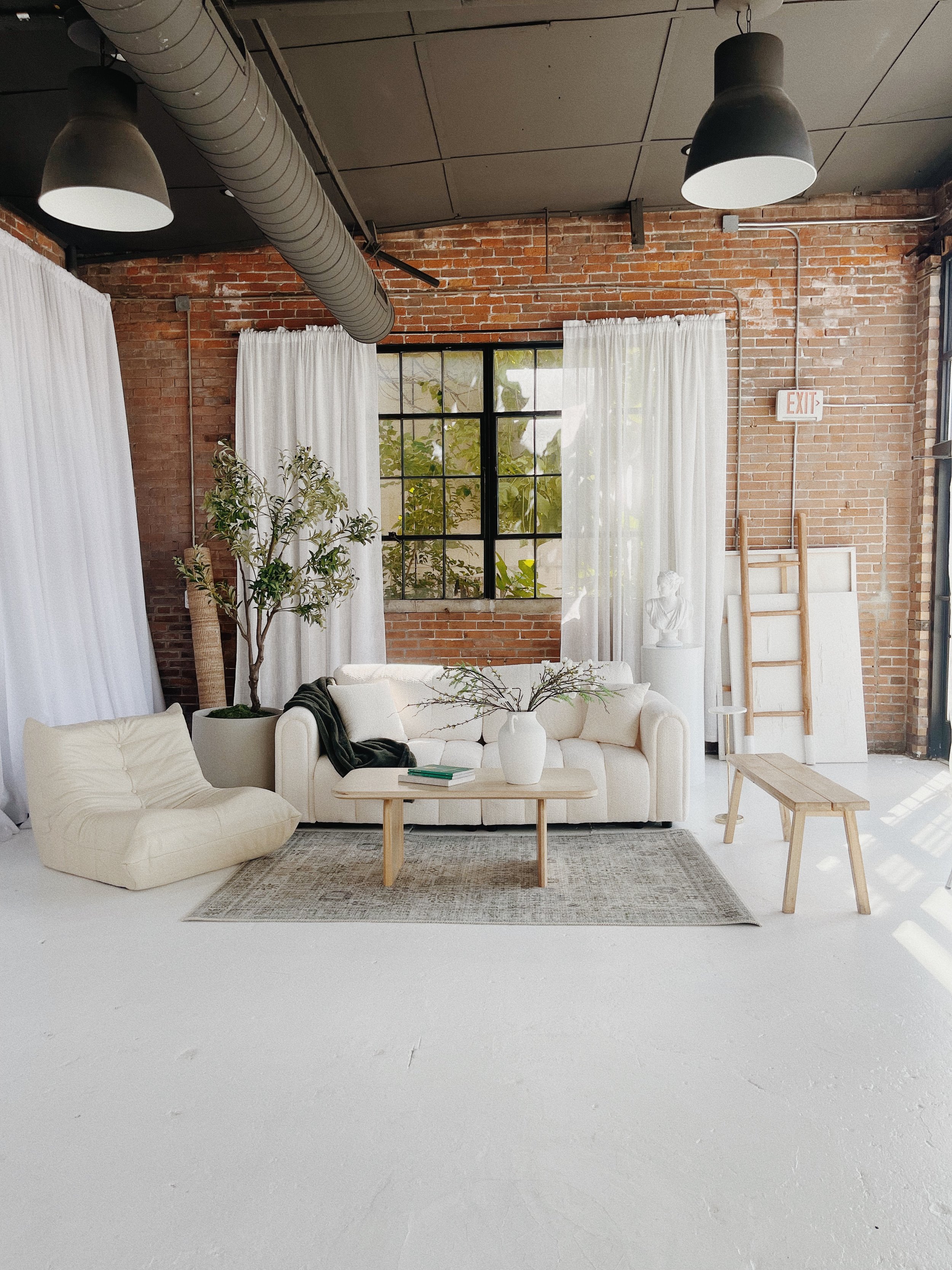 THE QUE STUDIO | Photo Studio Rental Columbus Ohio