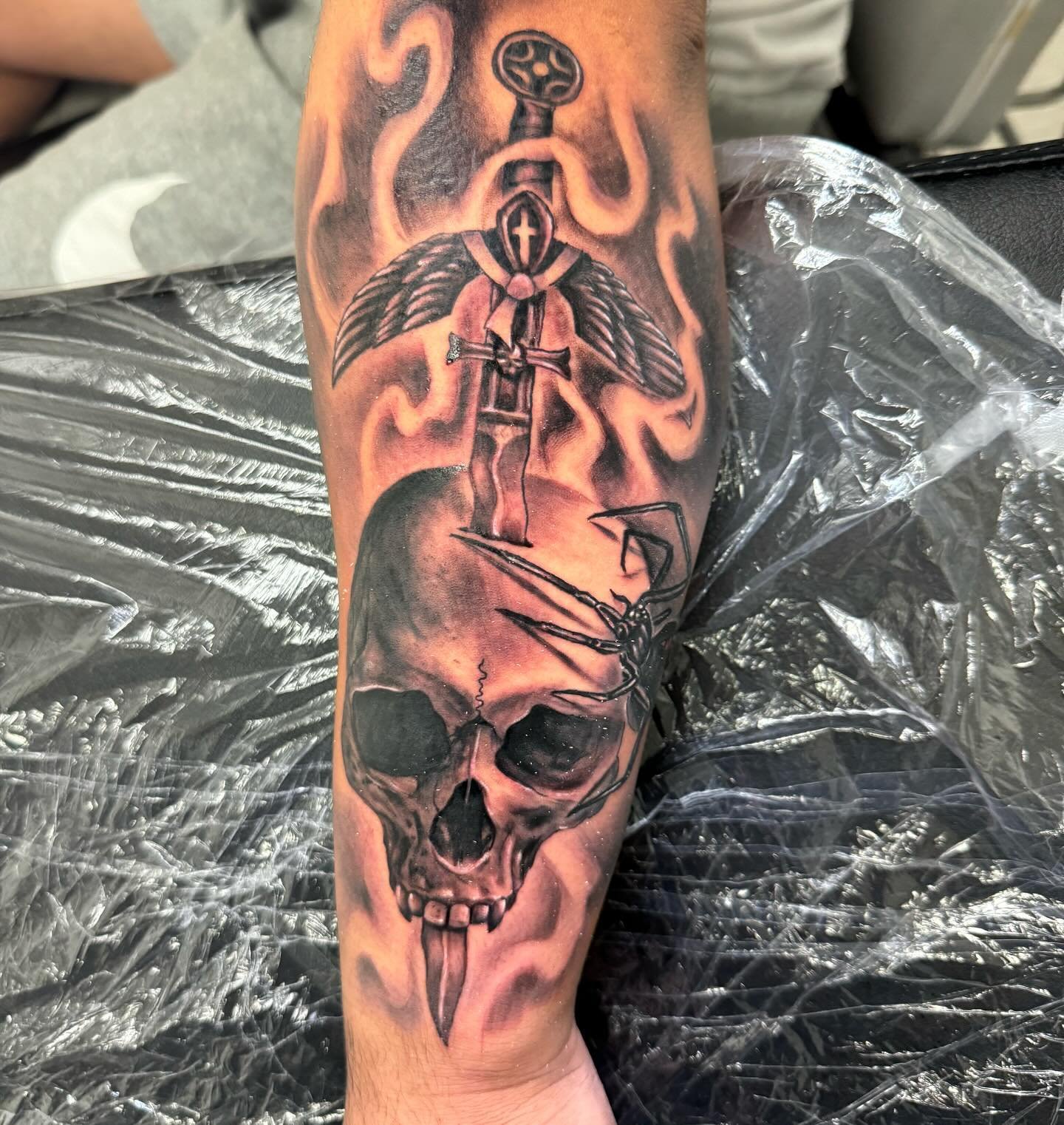 Skull and Dagger tattoo done last night tap in I&rsquo;m booking for May &hellip;
